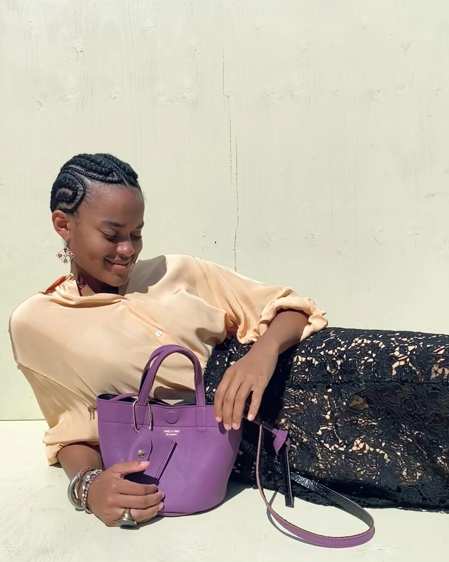 Change is good: the minibongo #cambio has entered the chat, delivering everything you love about the style in a new fully reversible construction.

Side 1&mdash;cut in smooth calf&mdash;is our newest tone, a complexly romantic berry-tone that we affe