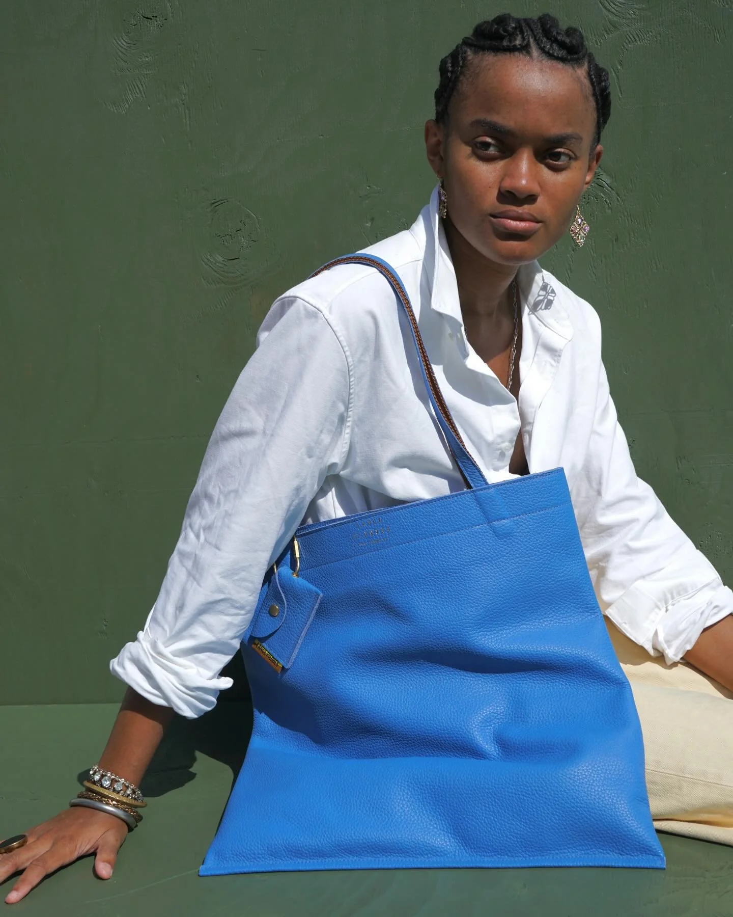 The coolest blue: &ldquo;cunningham&ldquo;

Here, chillin&rsquo;&hellip;cut in our #varsituile tote. A fresh perspective for Spring.

Shop this style (and our full range) at www.LANCEPIERRES.com

#lancepierres #accessories #madeinla