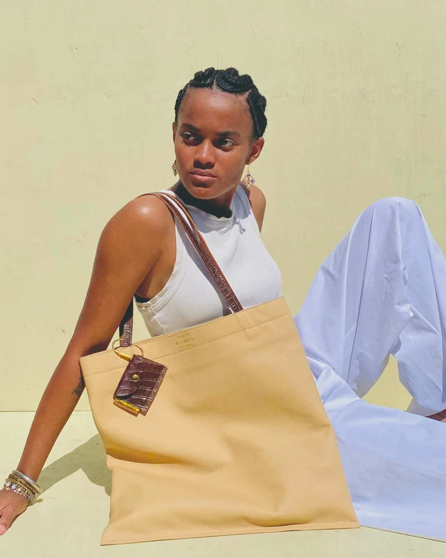 In SoCal it&rsquo;s never to early in the season (Spring or Summer) for a #beachread:

We are currently devouring @kyradavislurie&rsquo;s #thegreatmann and loving every big band-era, jazzy, iconically-Black-Los Angeles-drenched page we turn.

Tuck th