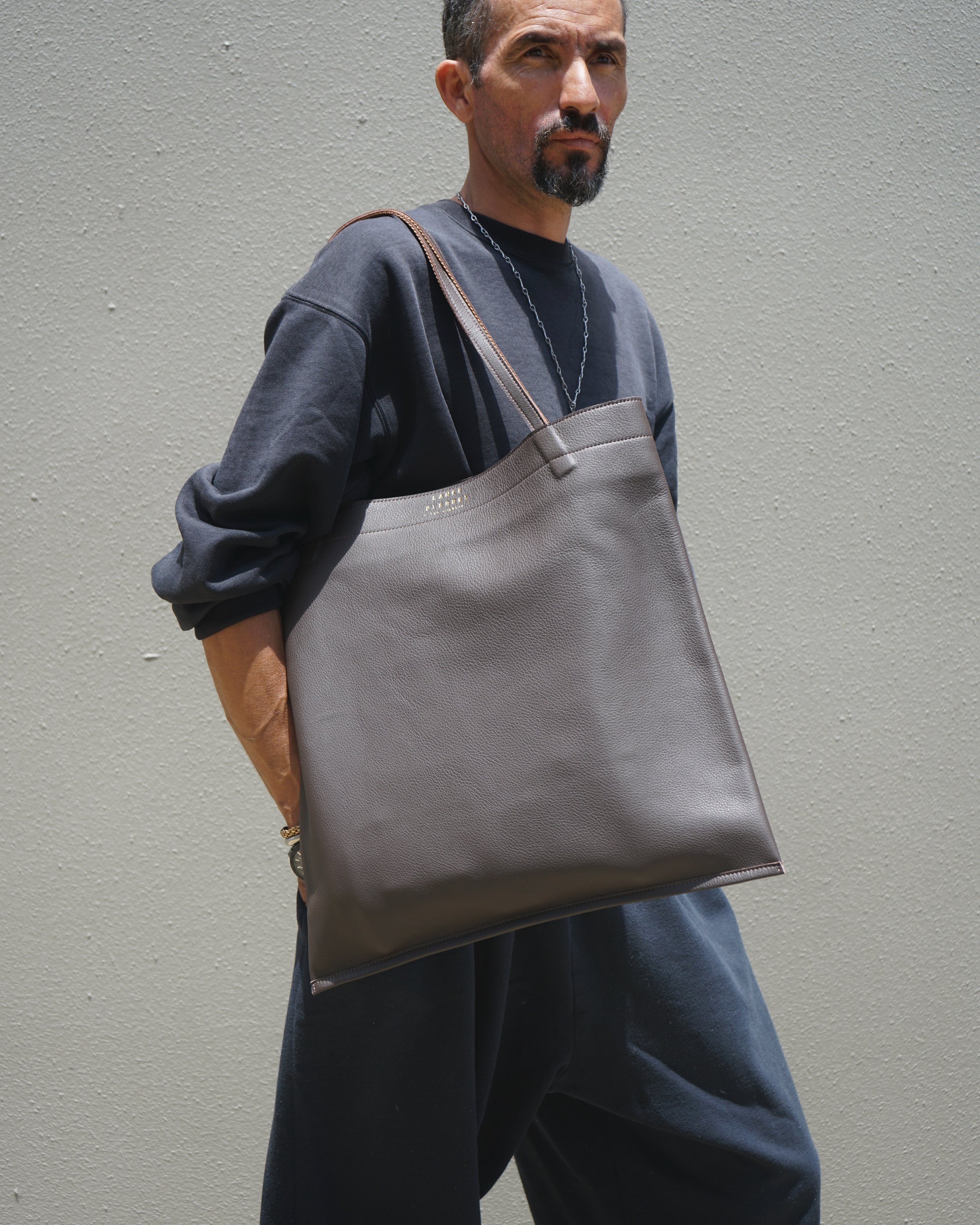 varsituile 01 (classique) single-hide tote: "brew" plonge pebble calf