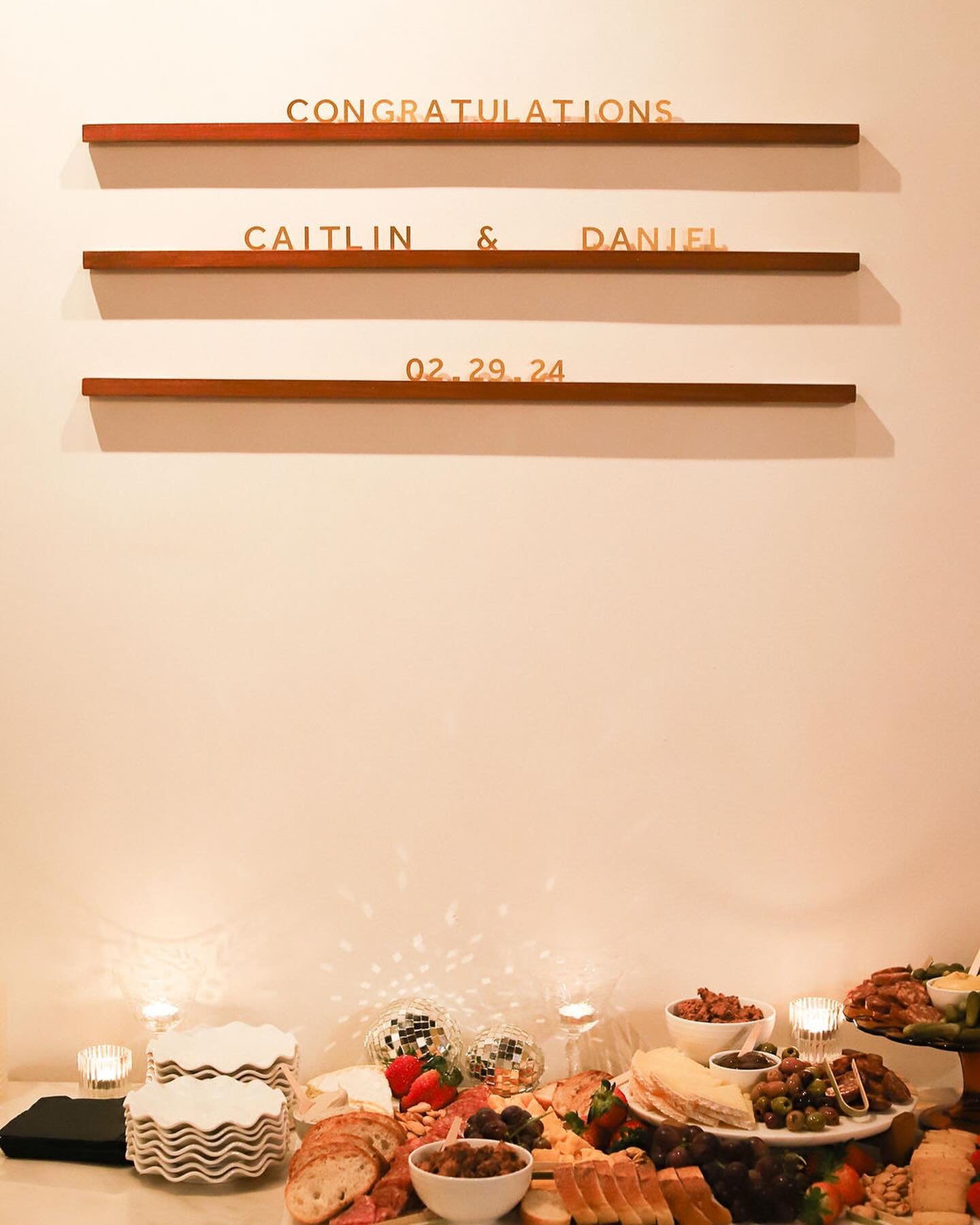 Let&rsquo;s talk ✨ c a t e r i n g✨ 

YES, you can have your Dearly party catered (Quickie ceremonies excluded). 

If you place your order via the Dearly shop, like Caitlin and Dan did for this lovely spread, then it will be ready and displayed on ar