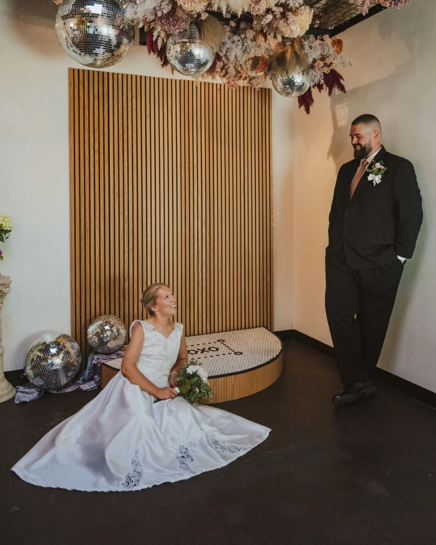 A moment for Hannah’s dress! That was her mother’s! That she altered herself! (Dearly marriers are the most creative and talented people, that’s just a fact.)
Hannah and Nick did a “first look” for their families at hom