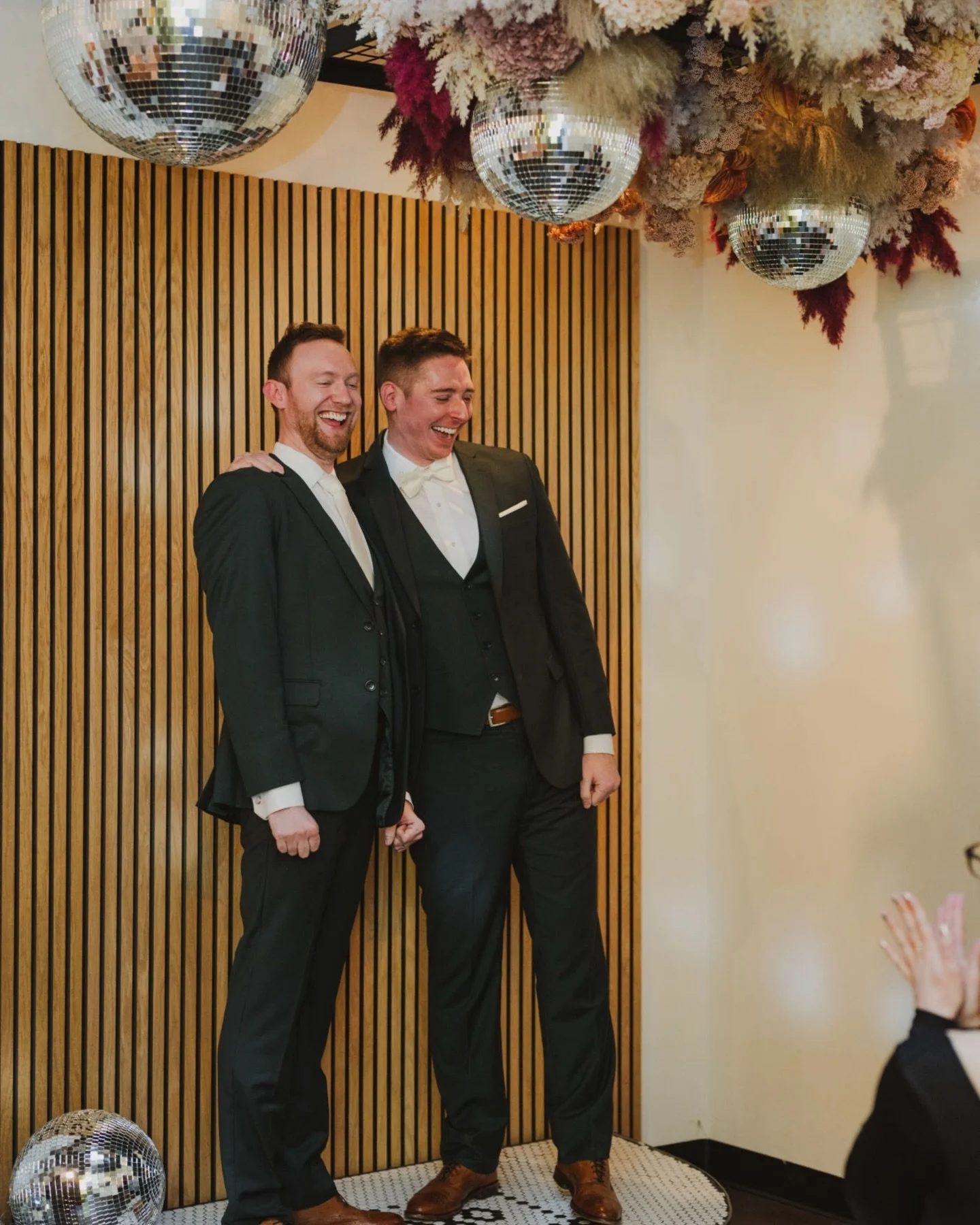 A little belated happy anniversary to these two! 

Tim + Kris hosted their ceremony at Dearly, followed by a cocktail hour a few doors down at @nook.somerville and finished the night @sarmarestaurant. A truly perfect winter day in Somerville. ✨ 

Can