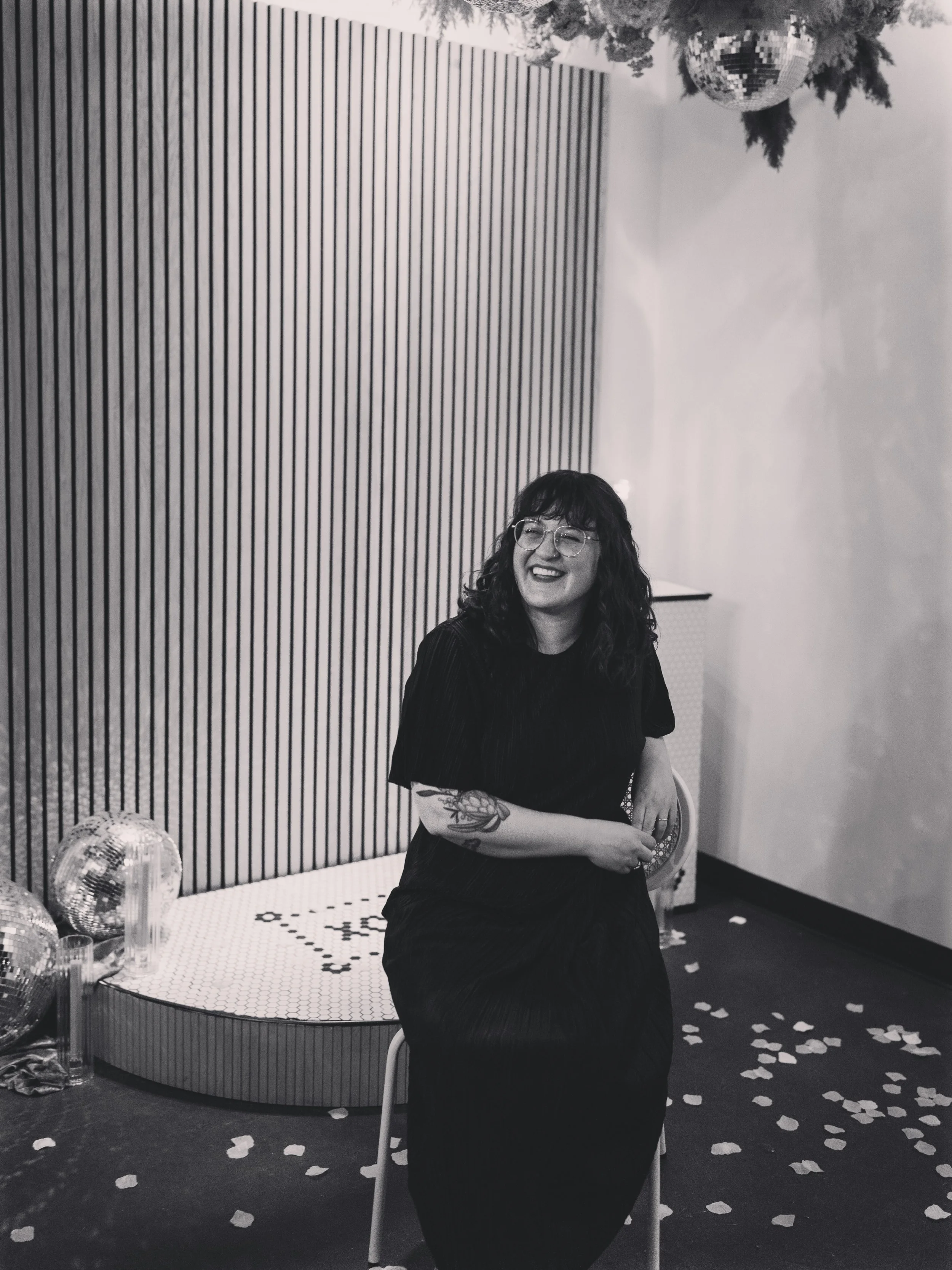 Hi! I&rsquo;m Jusmine (pronounced like &ldquo;Jussmen&rdquo;) and I want your elopement or micro wedding to be beautiful, stress-free, and fun as hell. So I created Dearly Studio, our home for small weddings with big feeling.

Let&rsquo;s see, what e