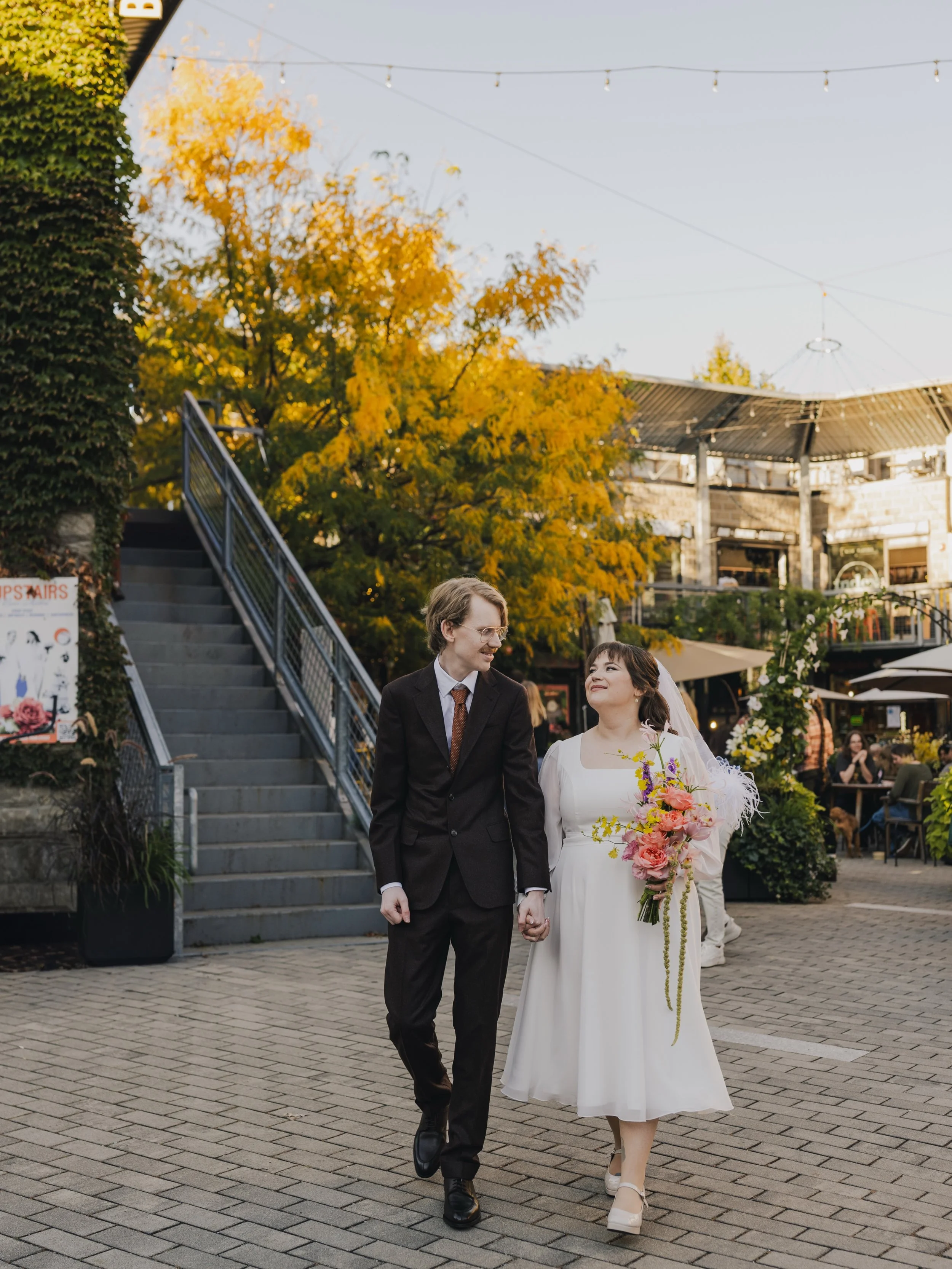 A perfect fall day for Olivia + Liam 🍂

Photos: @amandamacchiaphoto 
Package: Union in Union, in partnership with @julietunionsq 
Florals: @rococofloralco 
Cake: @buttercreamboston