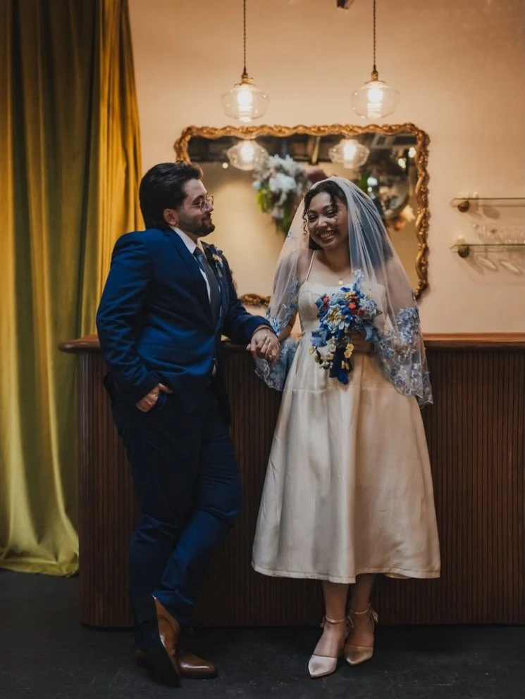Andi + Daile captured by @amandamacchiaphoto 💕 Let&rsquo;s take a moment for these incredible crochet flowers that Andi&rsquo;s aunt made!