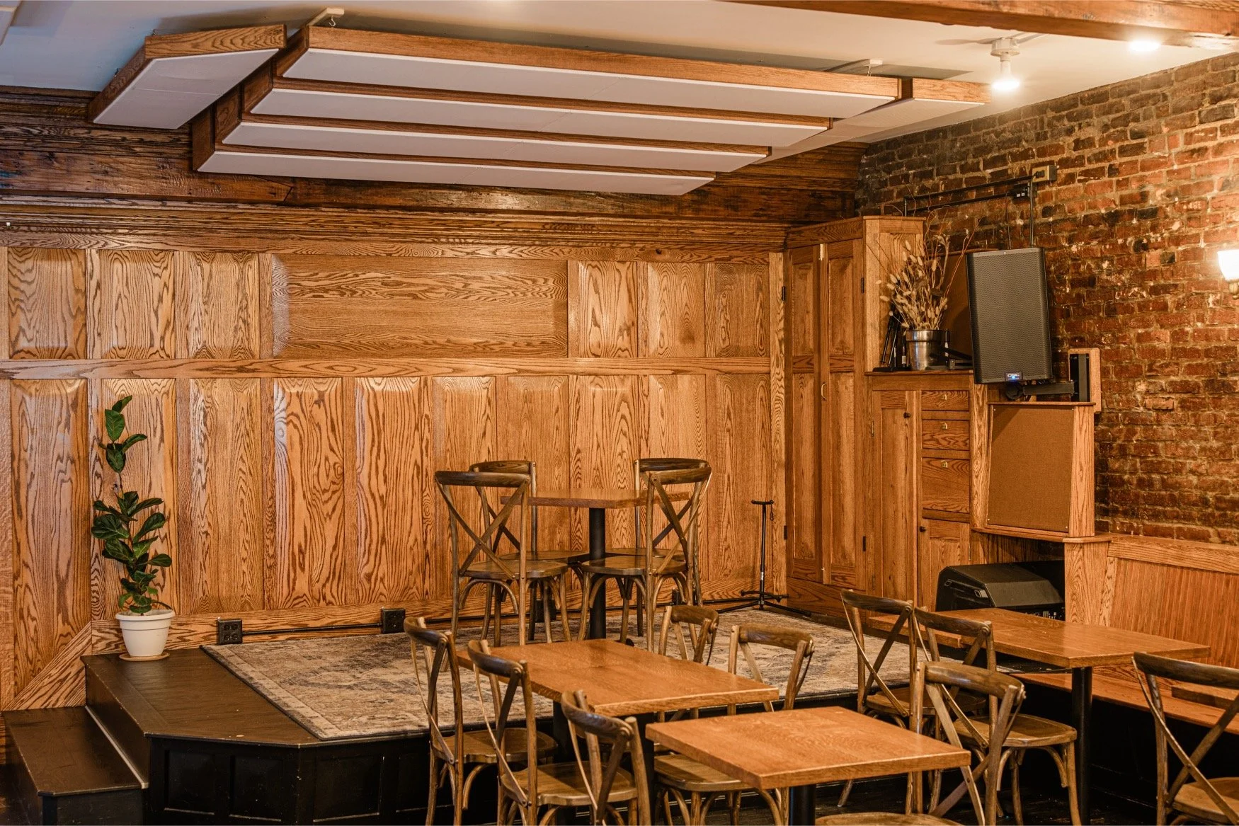 Satellite interior / stage. This is where you'll cut pies and where your DJ will hang out!