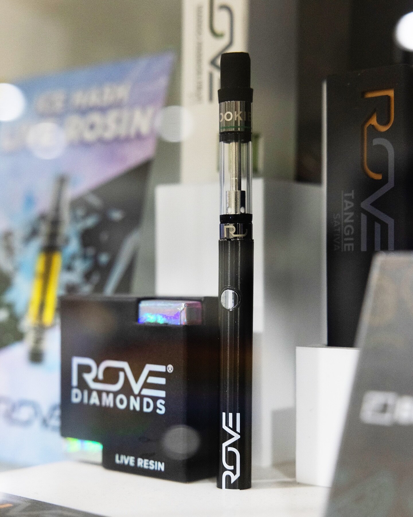 Step into High Season and let Rove&rsquo;s Live Resin Diamonds transform your experience. With unmatched purity and potency, it&rsquo;s more than just vaping; it&rsquo;s a lifestyle. 🌟🍃 #highseason #adelanto #morenovalley #keepgrowing