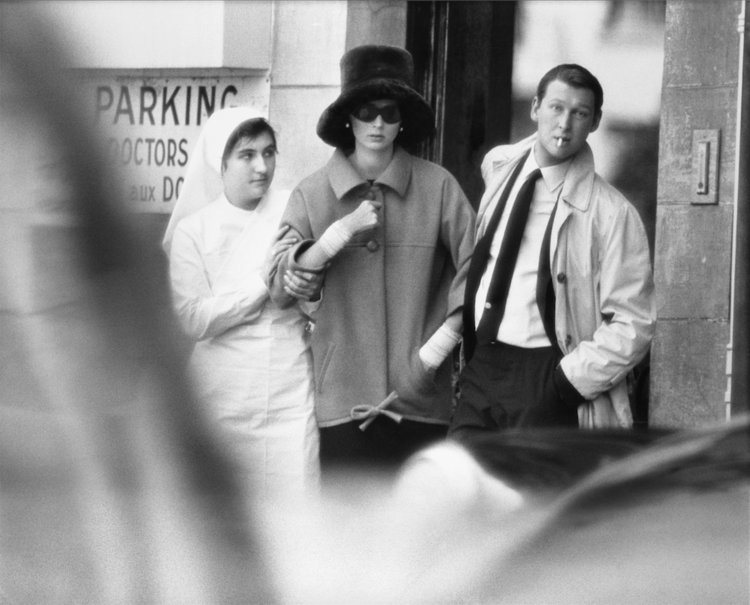 Suzy Parker and Mike Nichols, coat by Saint Laurent, The American Hospital, Paris, August 1962