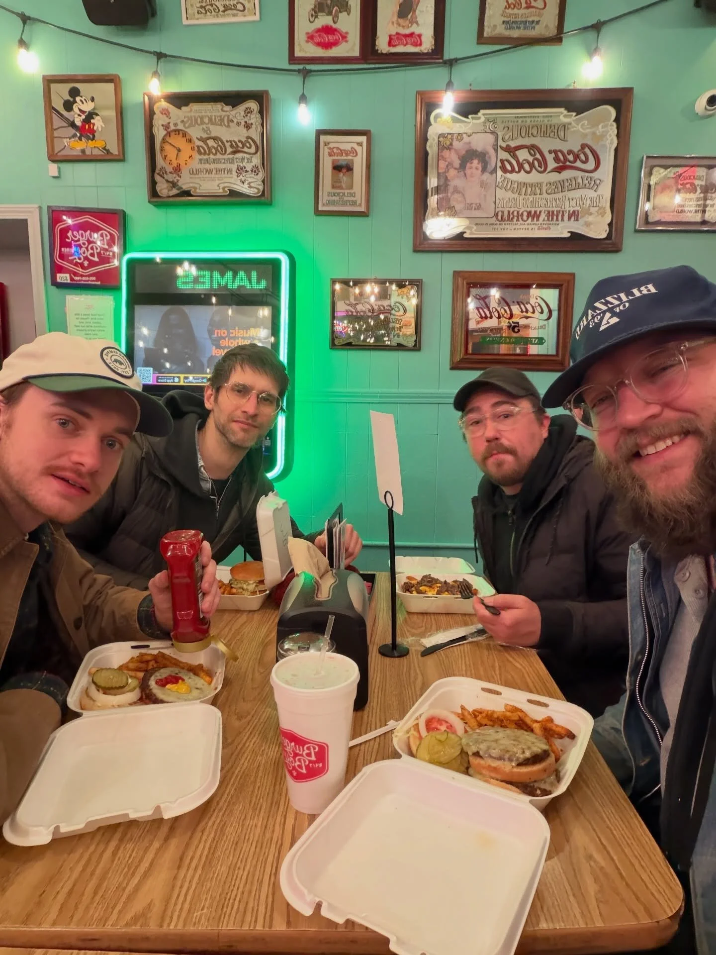 Hometown show tonight @northsidetav! Had a great time in Louisville. @dd.island rips, @lylakband played boys of summer, we ate at burger boy &amp; I got free root beer float. I&rsquo;d say this tour is going pretty well 🐎

Let&rsquo;s do it again to