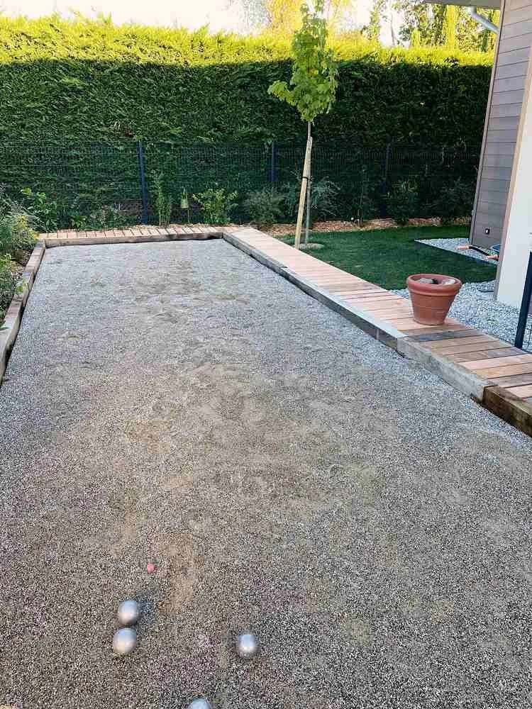 Construction of a petanque court