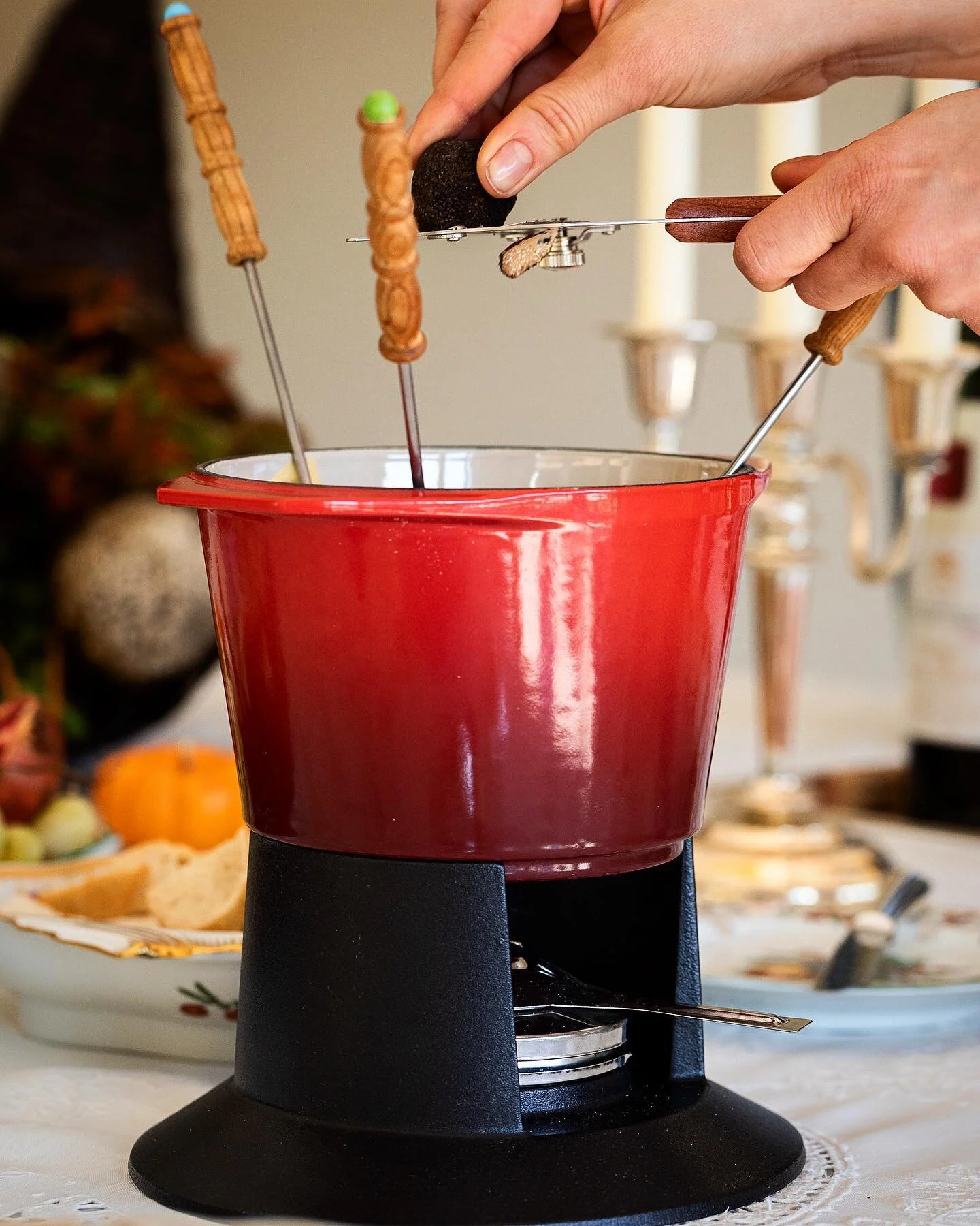 Cheese 🧀 Fondue with black winter Truffles 
.
.
.
@lecreuset
