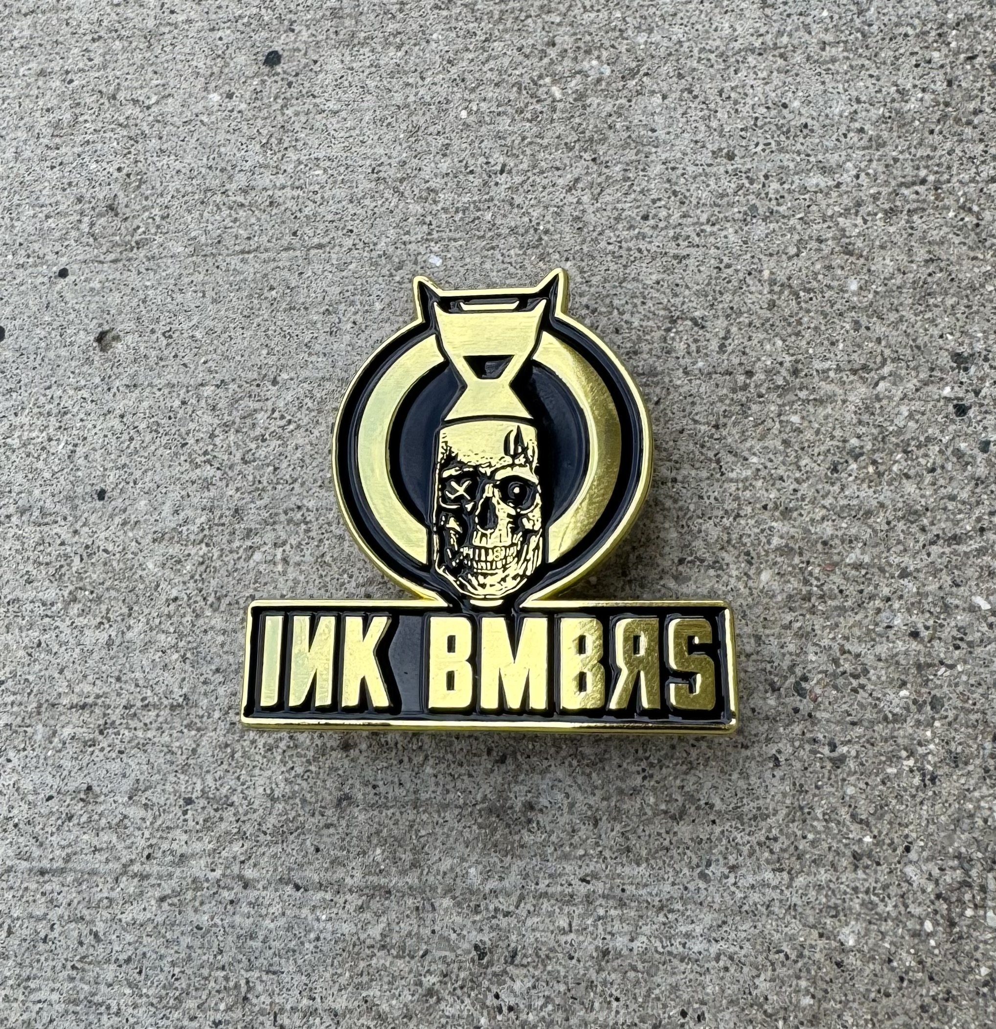 SKULL INKBMBRS GOLD PIN