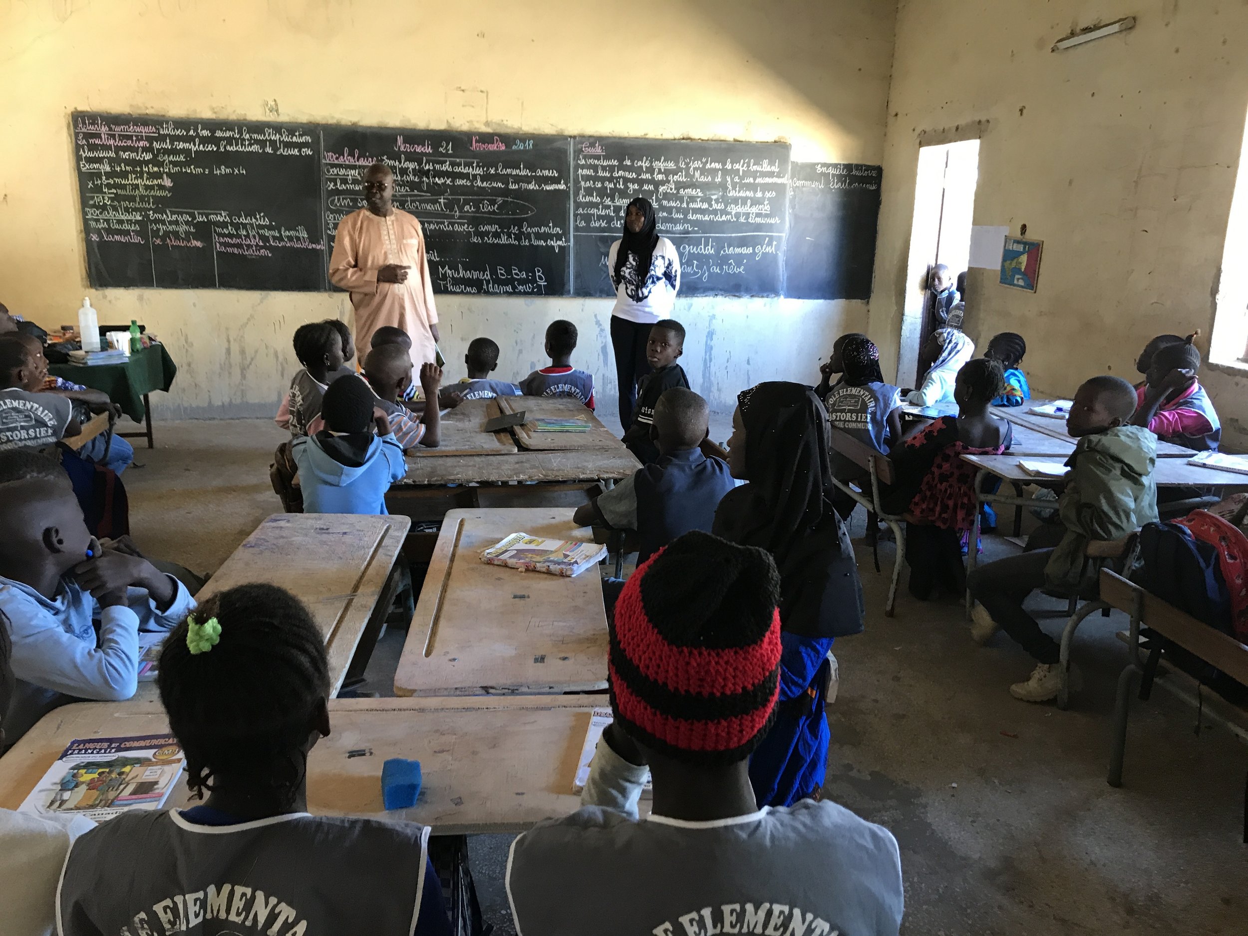 Ecole Castor Mbacke with class 21Nov2018.jpg