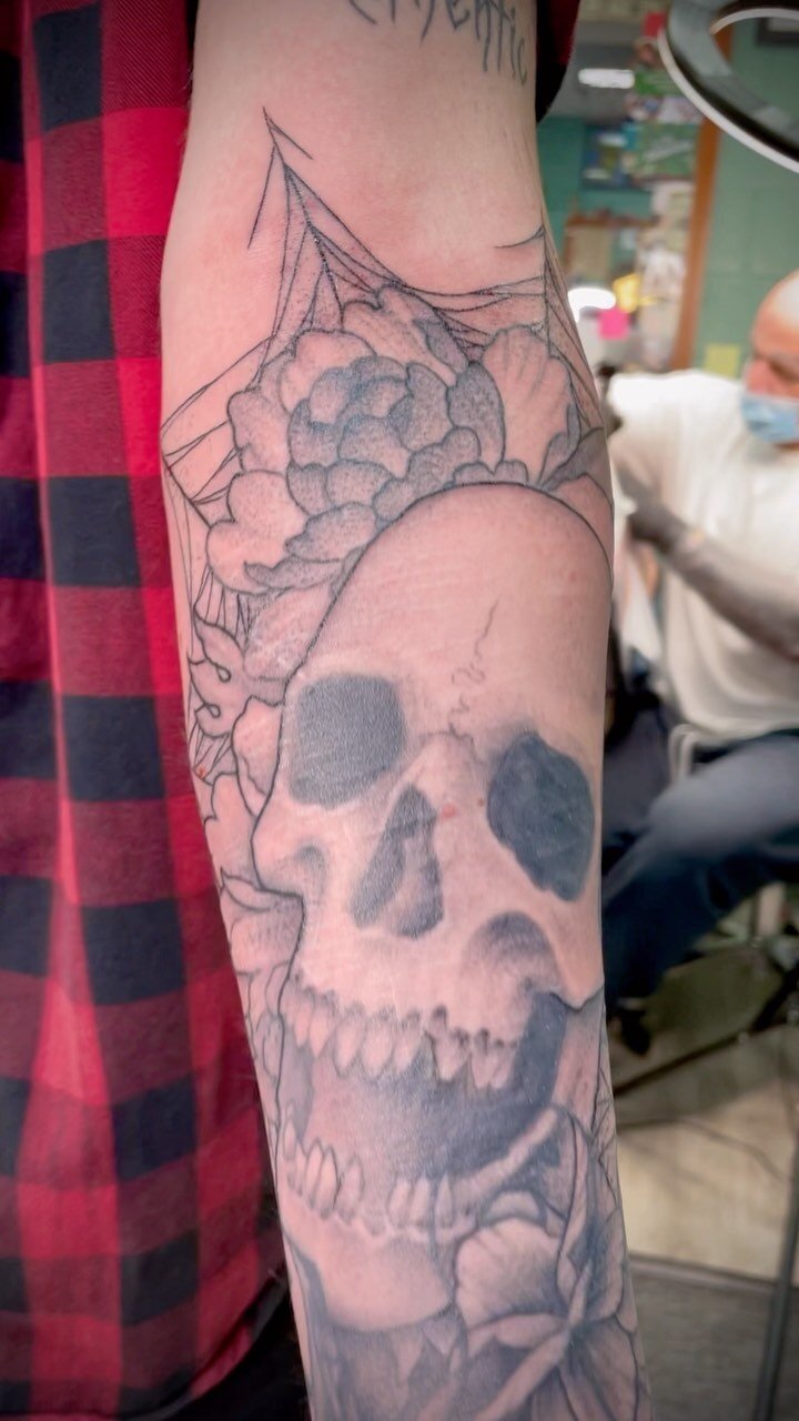 This was a cover-up. I bet you can’t see the mess below.
#coveruptattoo are often tricky. Many people these days think that anything will cover anything. And it’s true at the time it’s completed. But just wait to see what happens