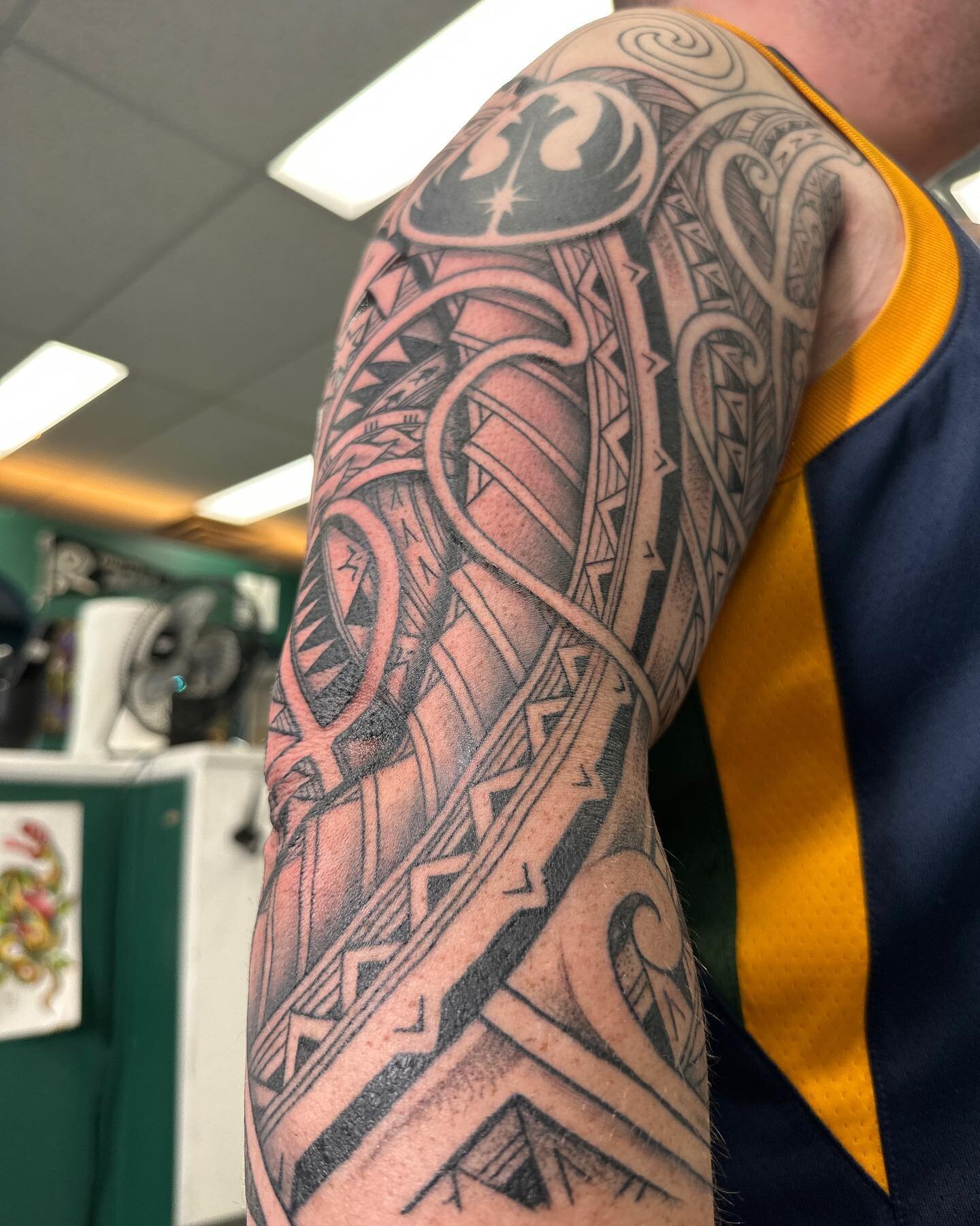 Another day, another session. #polynesiantribal #freehanded. Worth a #starwarsfan twist.
Have a wonderful day my friends. 🤙🏼
#ancientmarkstattoo
#alohasaltlaketattoos #alohaparkcitytattoos #saltlakecitytattoo
#saltlaketattooartist #saltlaketatt