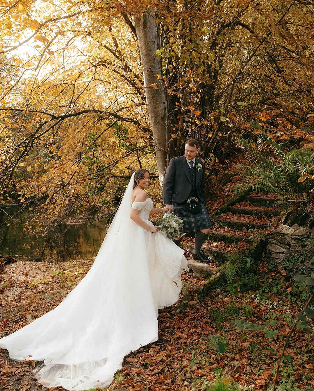 ✨ AOIFE x LEWIS ✨

The perfect autumn wedding on the bonnie banks. It was an absolute joy to capture Aoife and Lewis&rsquo;s stunning day 🏹🦢

Location @lodgeonlochlomond 
Photography @forloveandthistle 
Videography @rizzo.films 
Dress @trishpeng @f