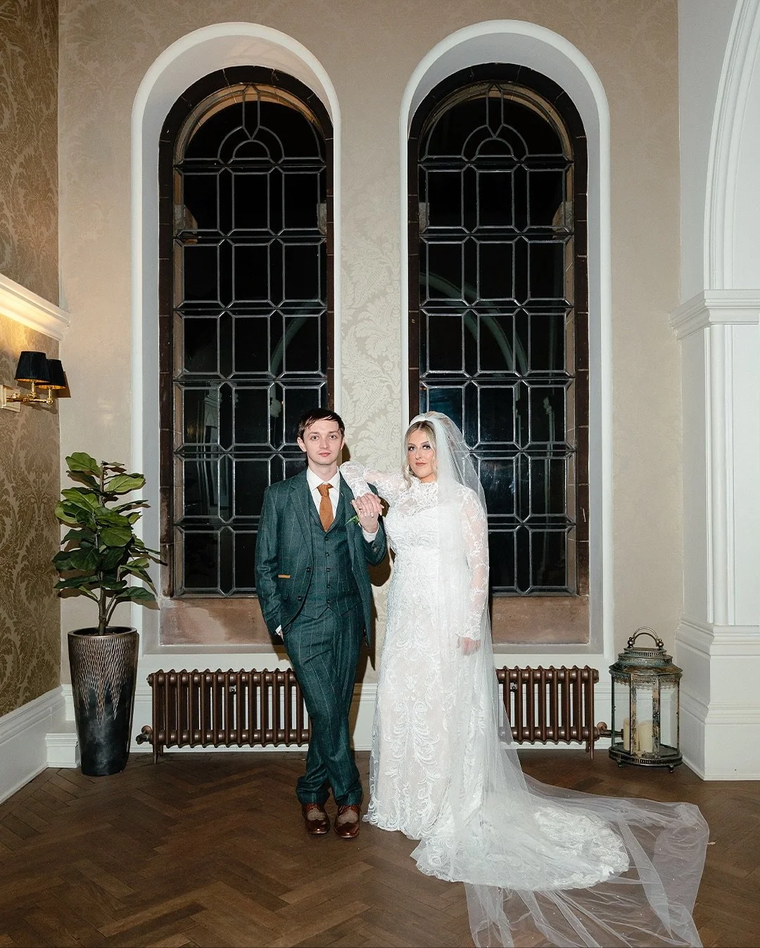 ✨ ELLE x CHRIS ✨

A Halloween wedding of dreams. Such an amazing day on Friday with E &amp; C 🏹🤍

Location @cornhillcastle 
Photography @forloveandthistle 
Celebrant @alanbarrhumanist 
Videographer @mediaimagesvideo 
Dress @bijoux_bridal
Shoes @jim