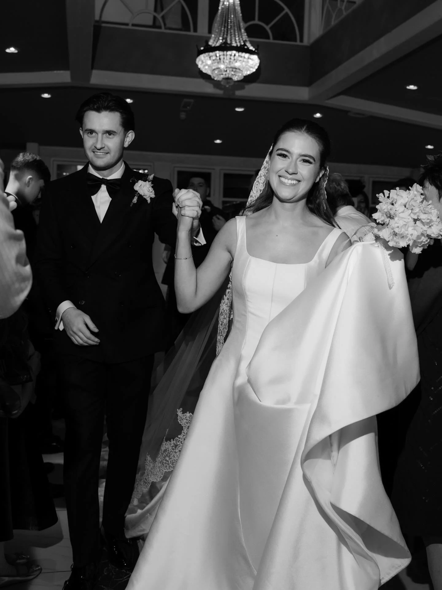 The Gallacher&rsquo;s 🕊️✨

I just had to share more of this stunning day! 🤍✨

Location @lochgreen 
Photographer @forloveandthistle 
Videographer @deanjohnstonefilms 
MUA @facebyemilysnow 
Hair @hairbyhelen_livingstone 
Dress @junebridesglasgow 
Sui