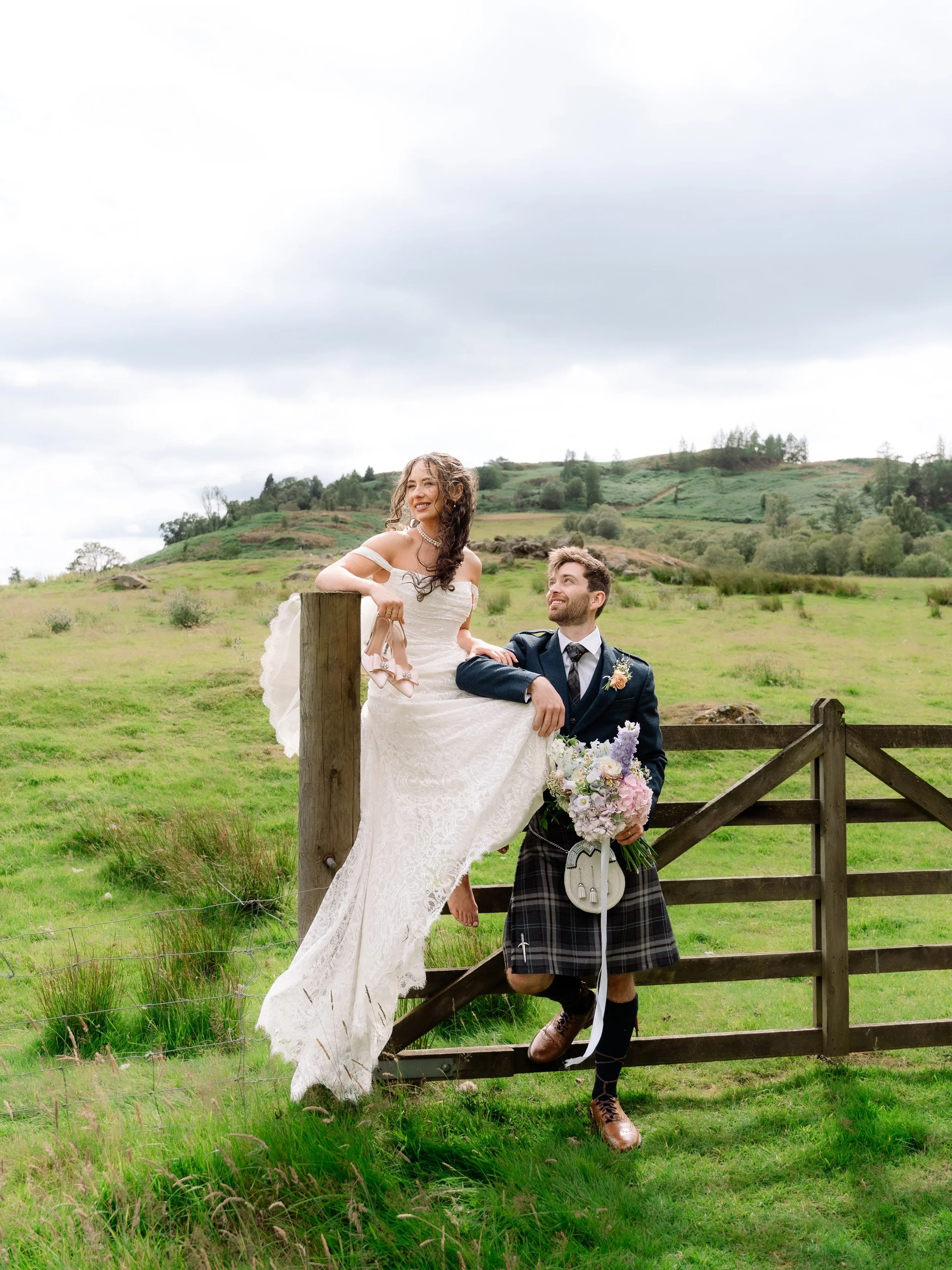 A perfect day for Katie &amp; Keith 🦢✨

A beautiful outdoor wedding ceremony at Cardney Steading, surrounded by family, friends and their gorgeous boy, Murphy 🐾

Every moment was filled with love, laughter, and so much happiness. What a privilege i