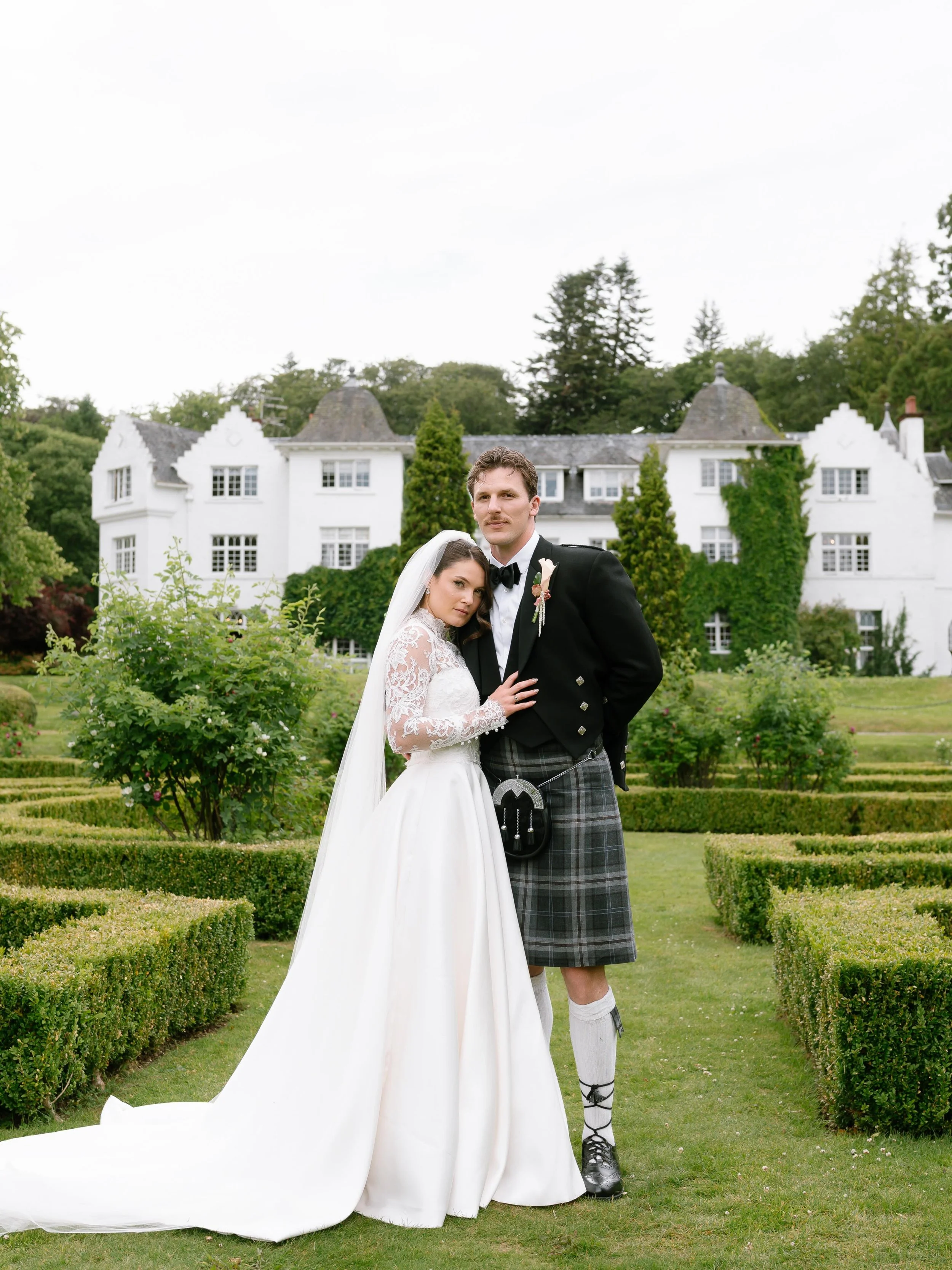 TESS &amp; DEVIN 🤍✨

From North Carolina to the Scottish Highlands, Tess &amp; Devin&rsquo;s destination wedding at Achnagairn Castle was everything you could hope for&mdash;emotional, joy-filled, effortlessly stylish, and a celebration that felt un