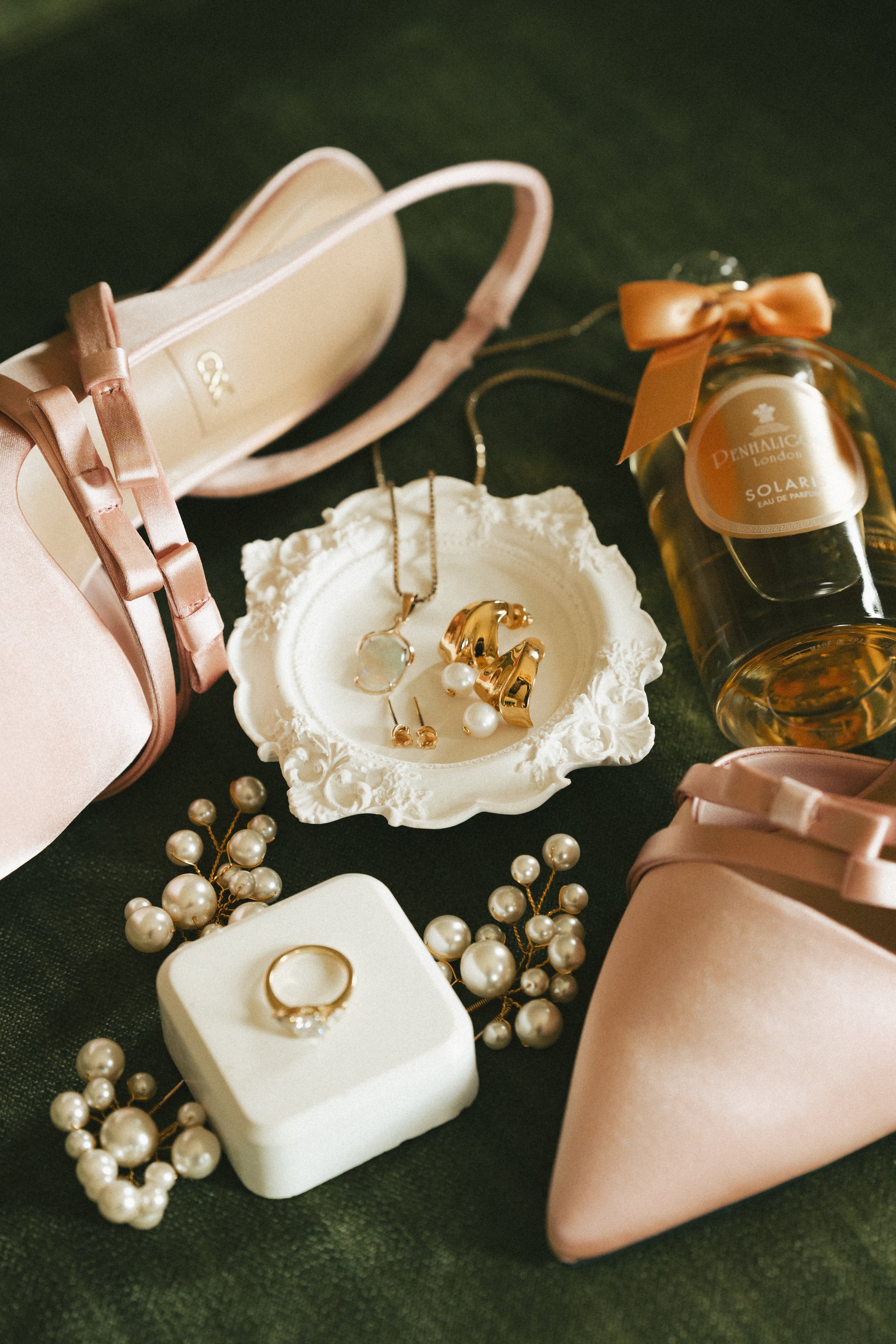 FOR LOVE AND THISTLE PHOTOGRAPHY - KARA & MATTHEW - DRUMTOCHTY CASTLE - MORNING PREPARATIONS-11.jpg