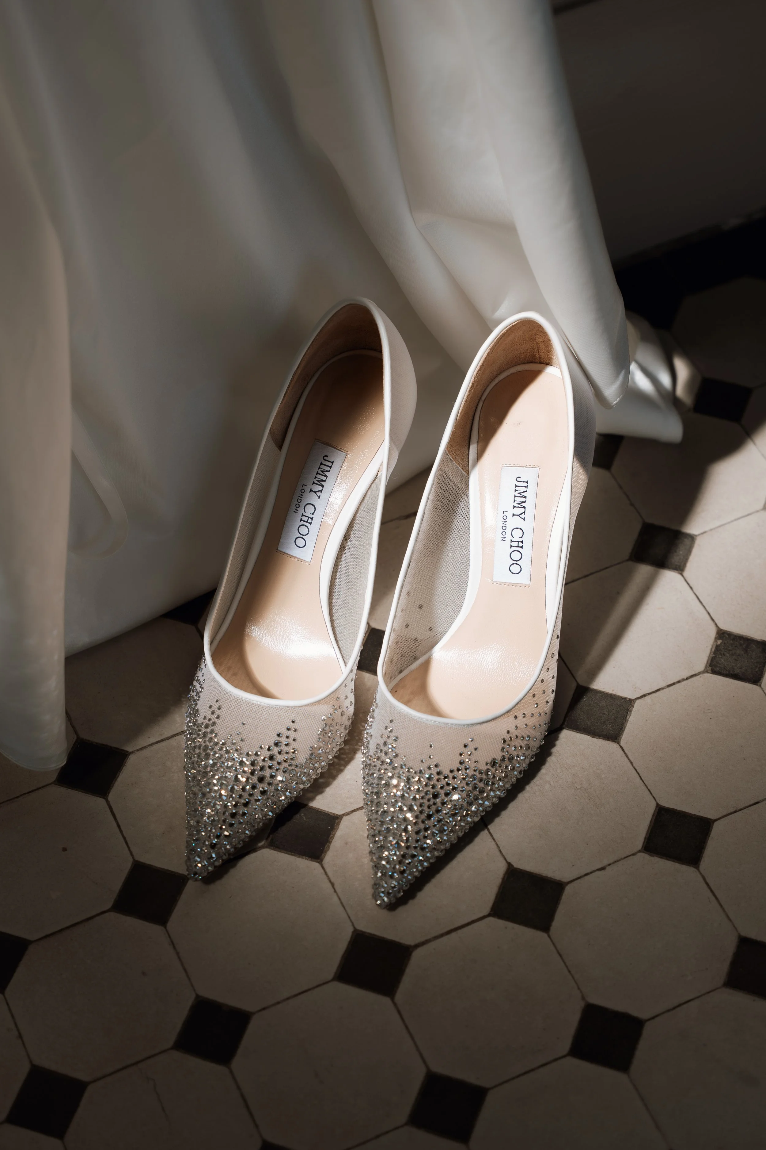 SOPHIE & PHILIP - MORNING PREP - SHERBROOKE CASTLE - FOR LOVE & THISTLE PHOTOGRAPHY-21.jpg