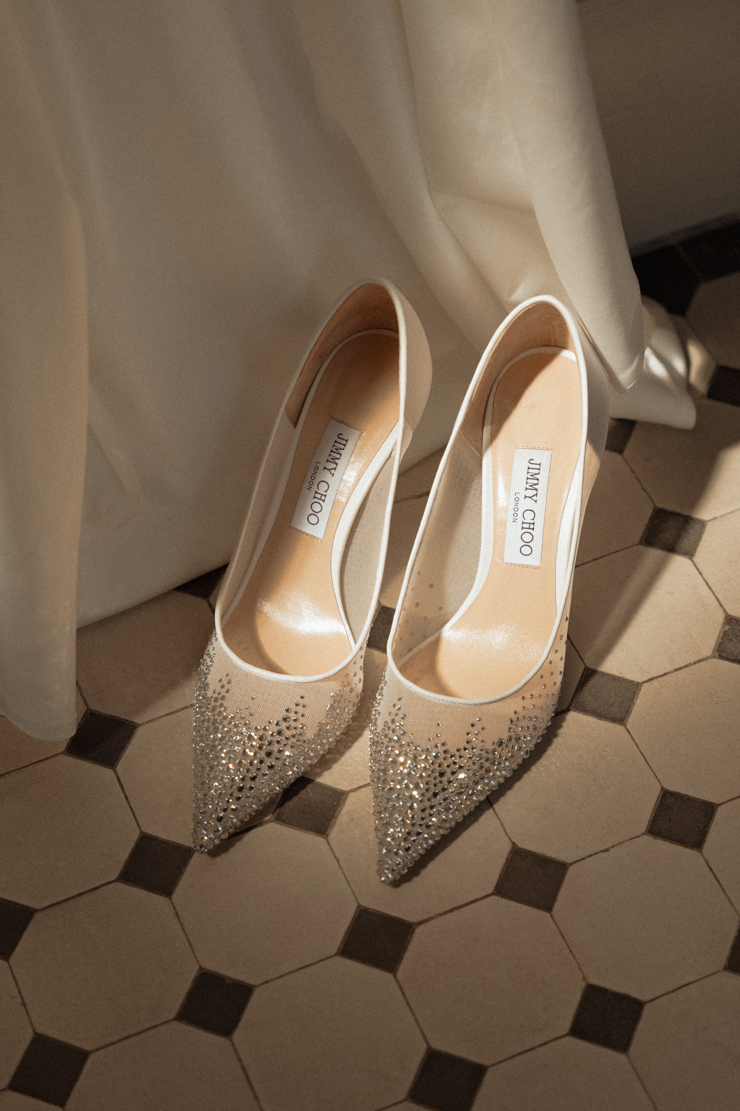 SOPHIE & PHILIP - MORNING PREP - SHERBROOKE CASTLE - FOR LOVE & THISTLE PHOTOGRAPHY-22.jpg