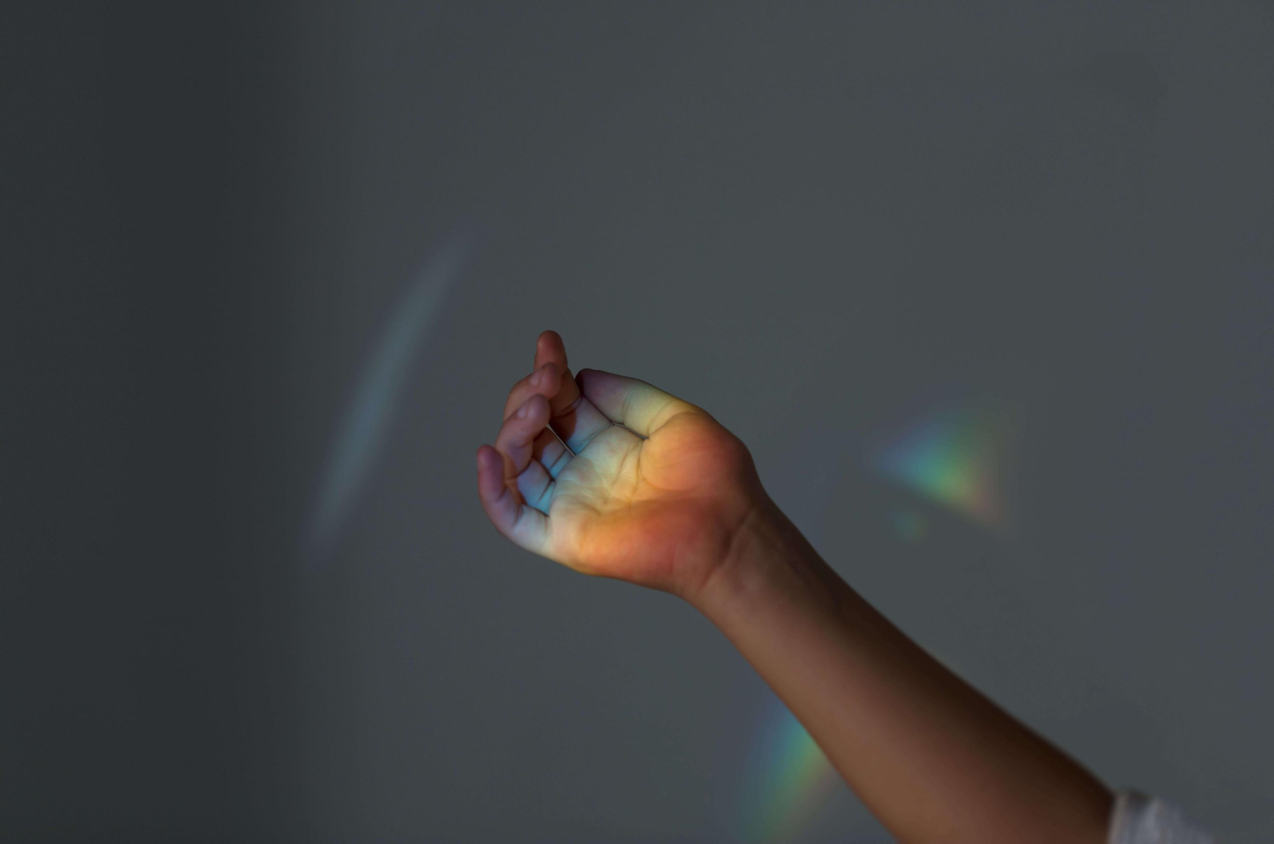 G18_EVE_018_Hand_Light Prism.jpg