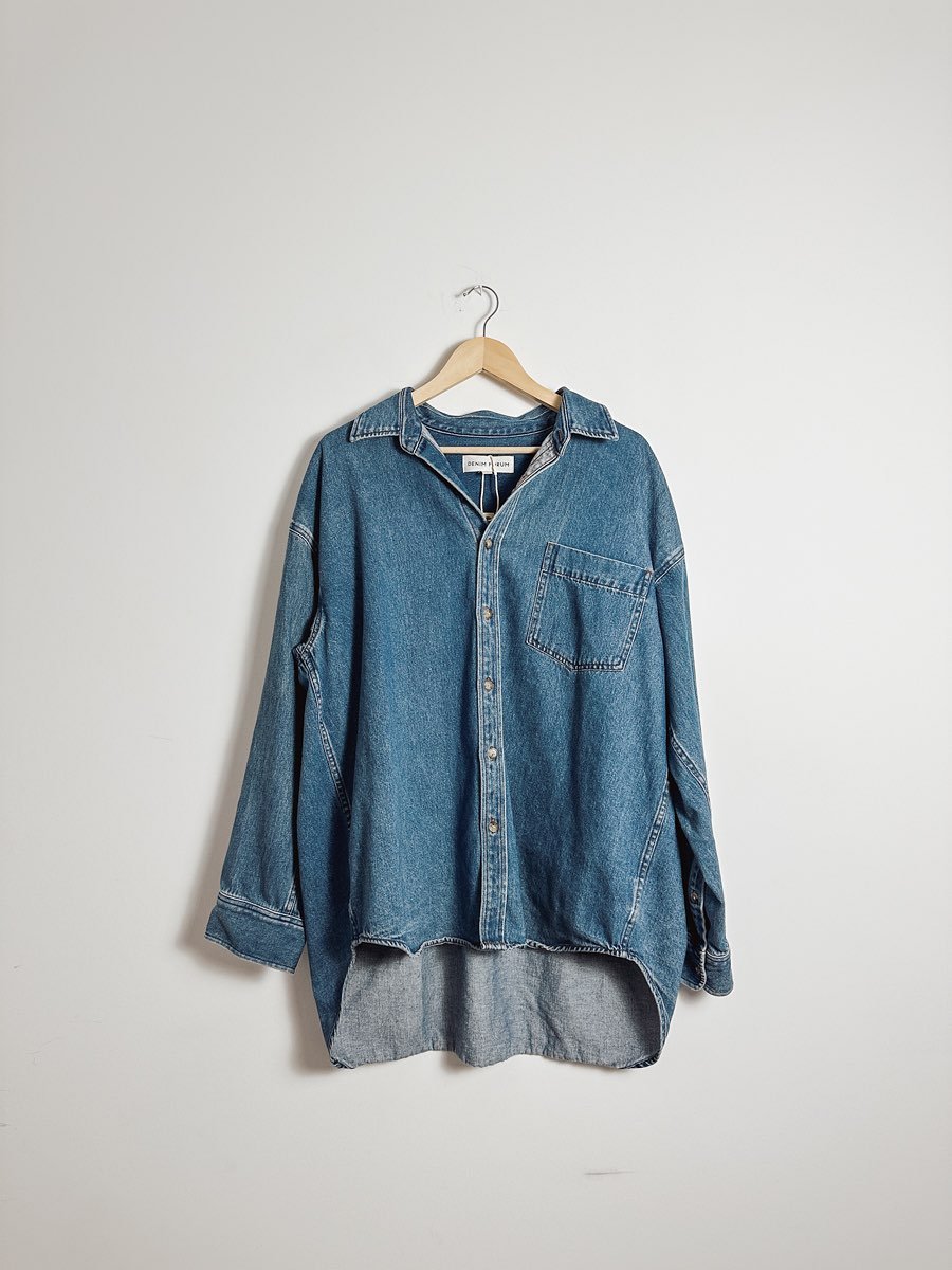 So many new goodies just hit the racks at Burlington&mdash;and yes, some are online too! Go take a peek&hellip; you know you want to: 🔥shopbungalobeach.ca🔥

#BungaloStyle #NewDrop #SecondhandElevated #CuratedCloset
