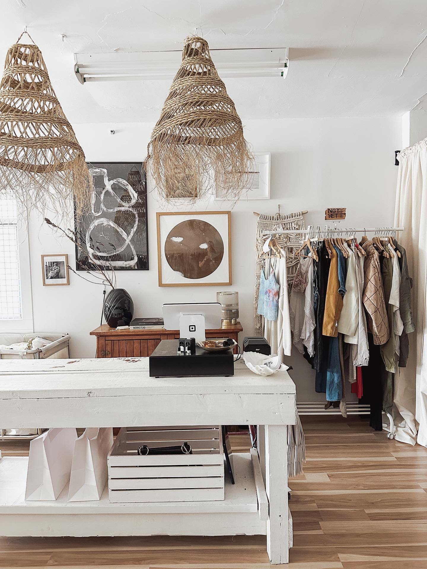 TGIF💫Both stores are packed with fresh arrivals for the weekend&mdash;and we&rsquo;ve added so many new pieces to the online shop. Burlington and Waterdown are open and full of good vibes all weekend long. Browse now at shopbungalobeach.ca. 

#Bunga