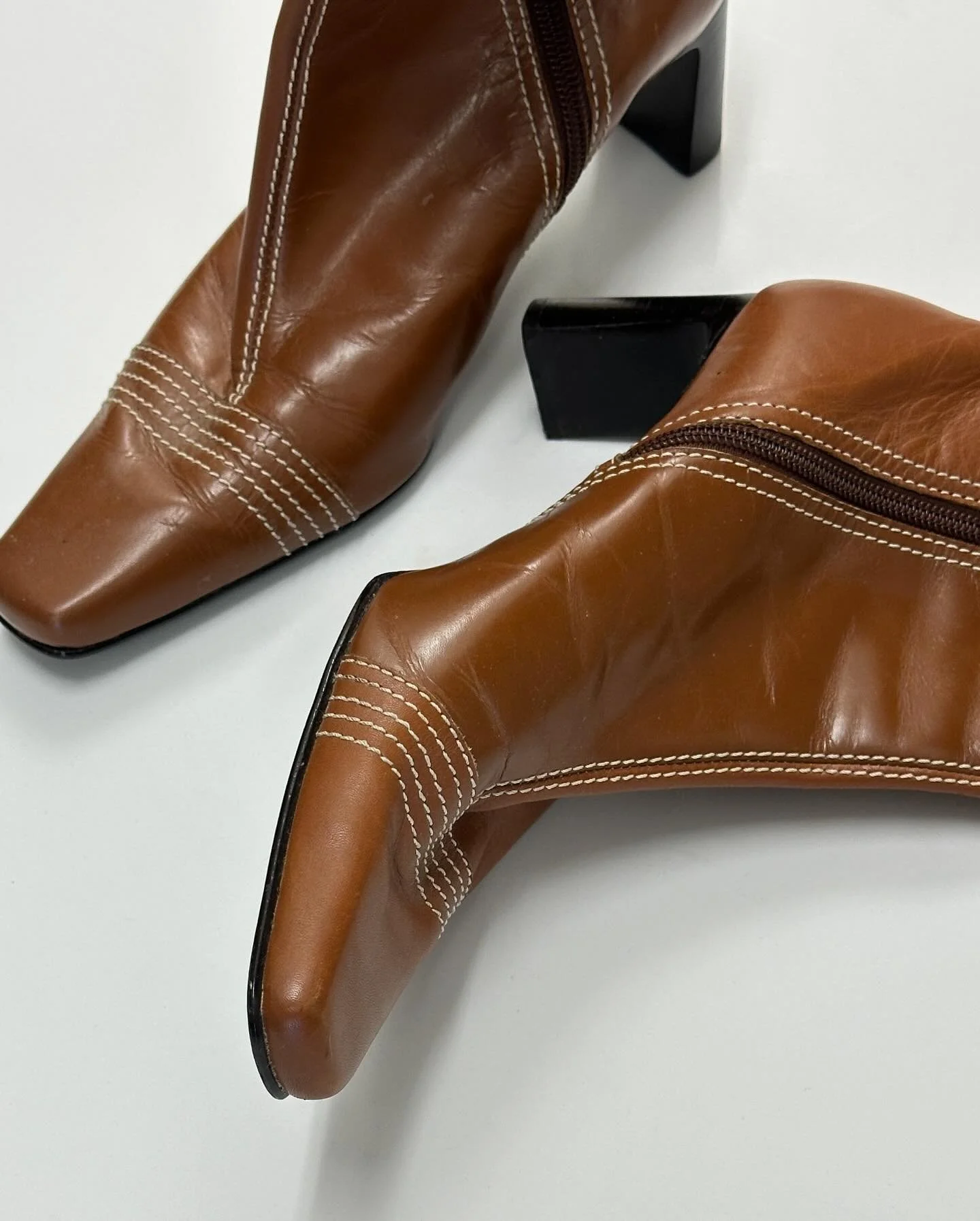 Bungalo Beach isn&rsquo;t over - it&rsquo;s just evolving.
Join us tomorrow and again April 4th for huge sales as we close our physical retail space. 

We will continue to deliver the coolest secondhand and vintage -> online, at popups and intimat