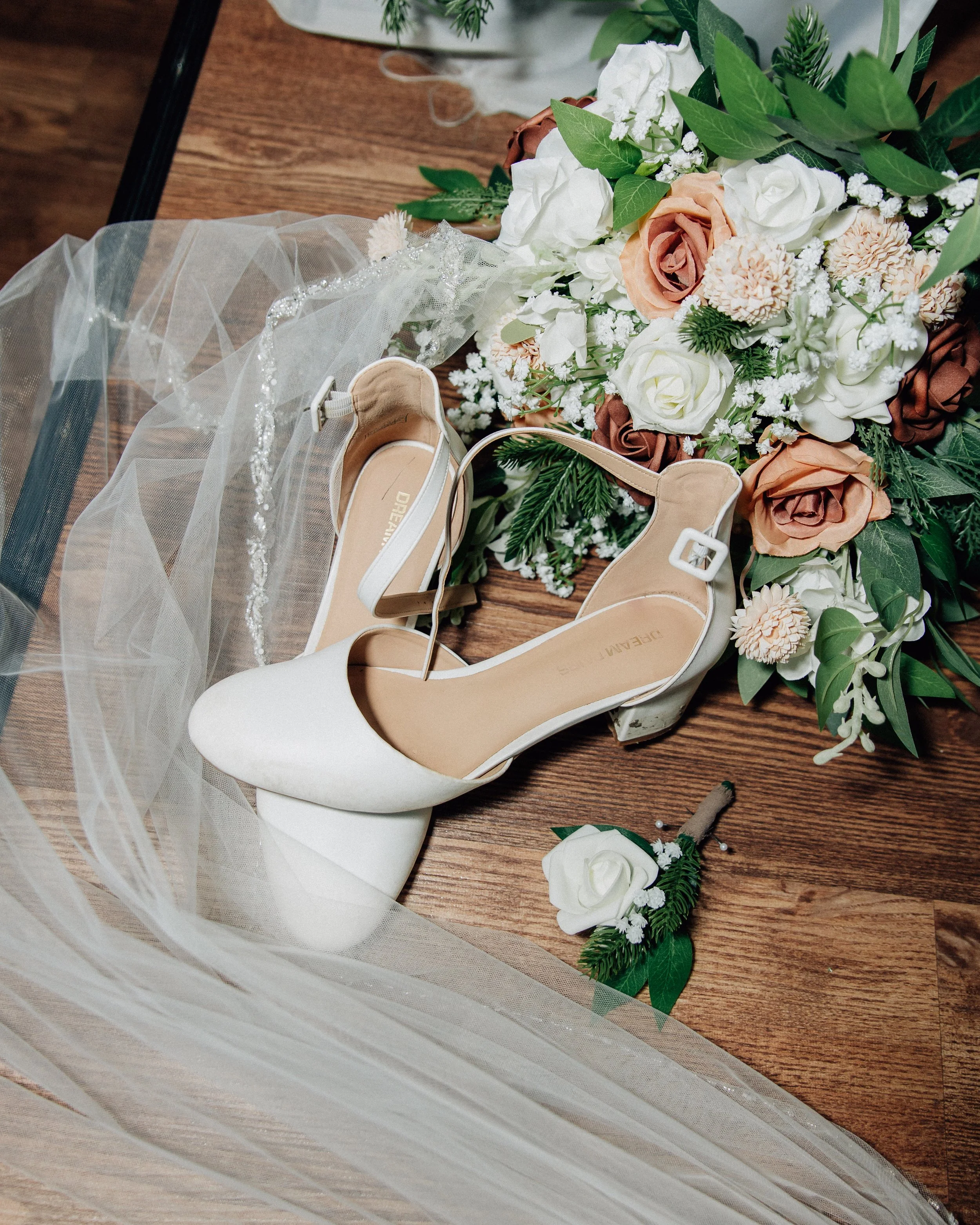 Amanda May Photo_Sasha & Matt's Wedding_Sneak Peeks-44.jpg