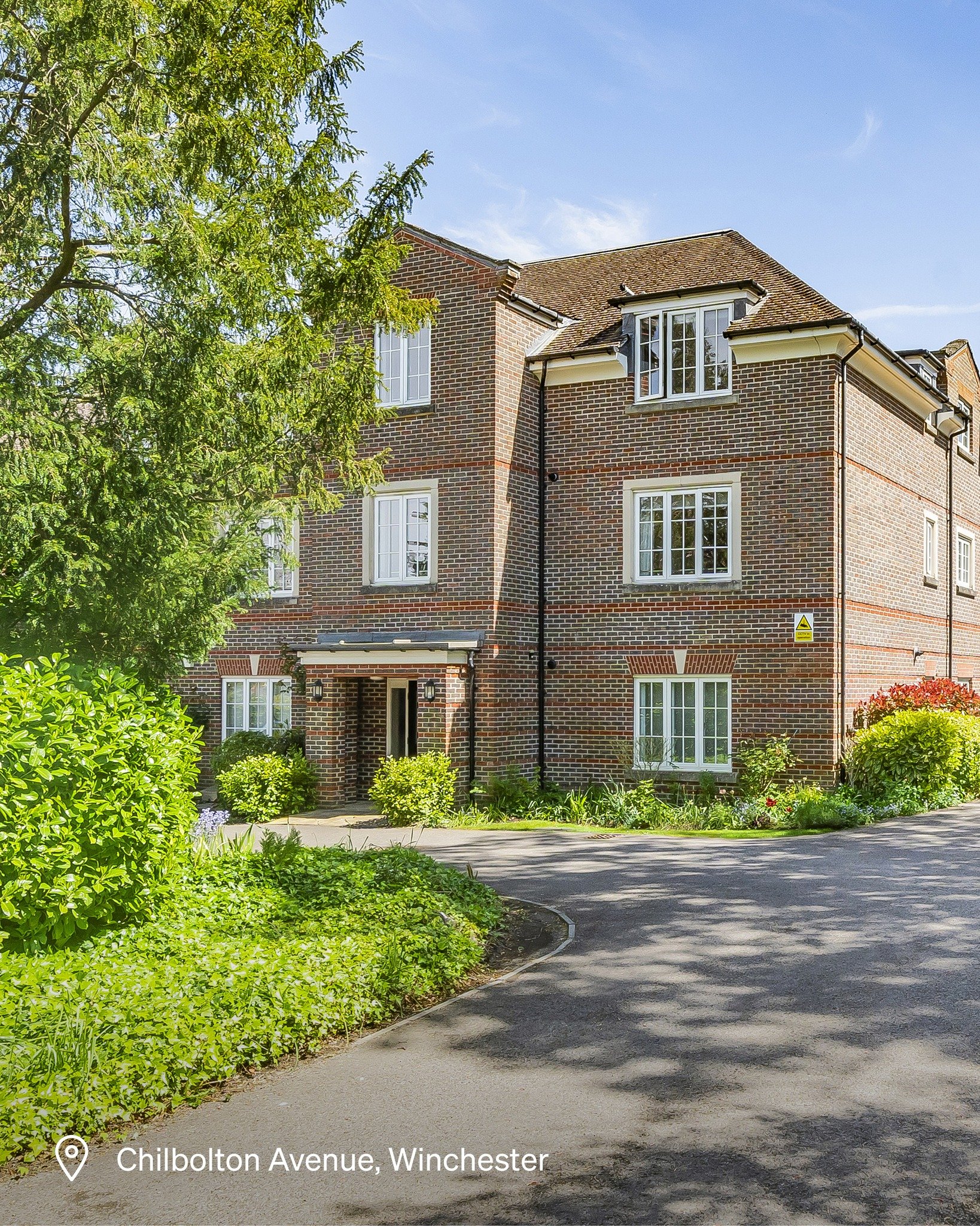 #ForSale This exceptional 2-bedroom duplex maisonette is tucked away on Chilbolton Avenue, one of Winchester&rsquo;s most prestigious roads. Boasting a captivating blend of modern elegance and functionality&hellip; this home is truly stunning.

📍 Th