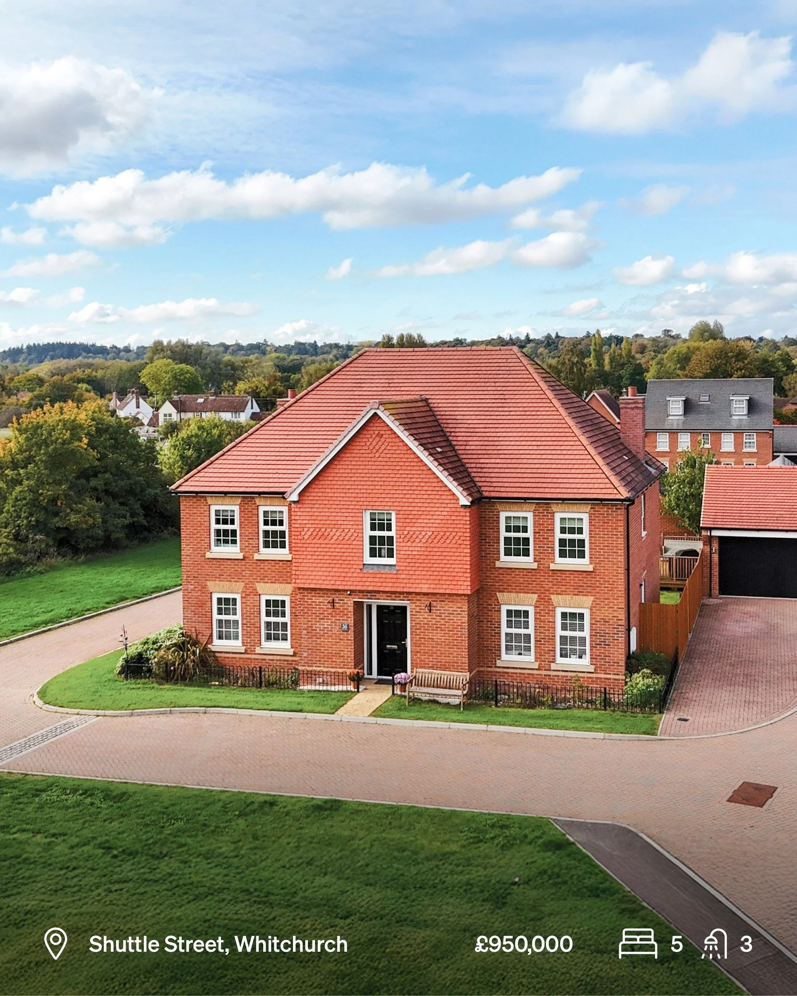 This exceptional five-bedroom family home offers generous, versatile living space finished to a high decorative standard — perfect for modern family life.
Step inside to a grand split staircase hallway leading to multiple reception rooms, incl