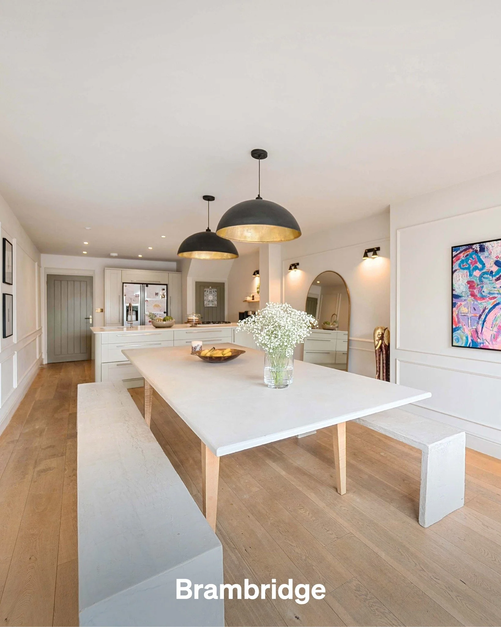 #ForSale Nestled in the picturesque village of Brambridge, this charming four-bedroom semi-detached cottage offers the perfect blend of countryside serenity and modern living. Surrounded by a host of scenic walking routes and conveniently close to lo