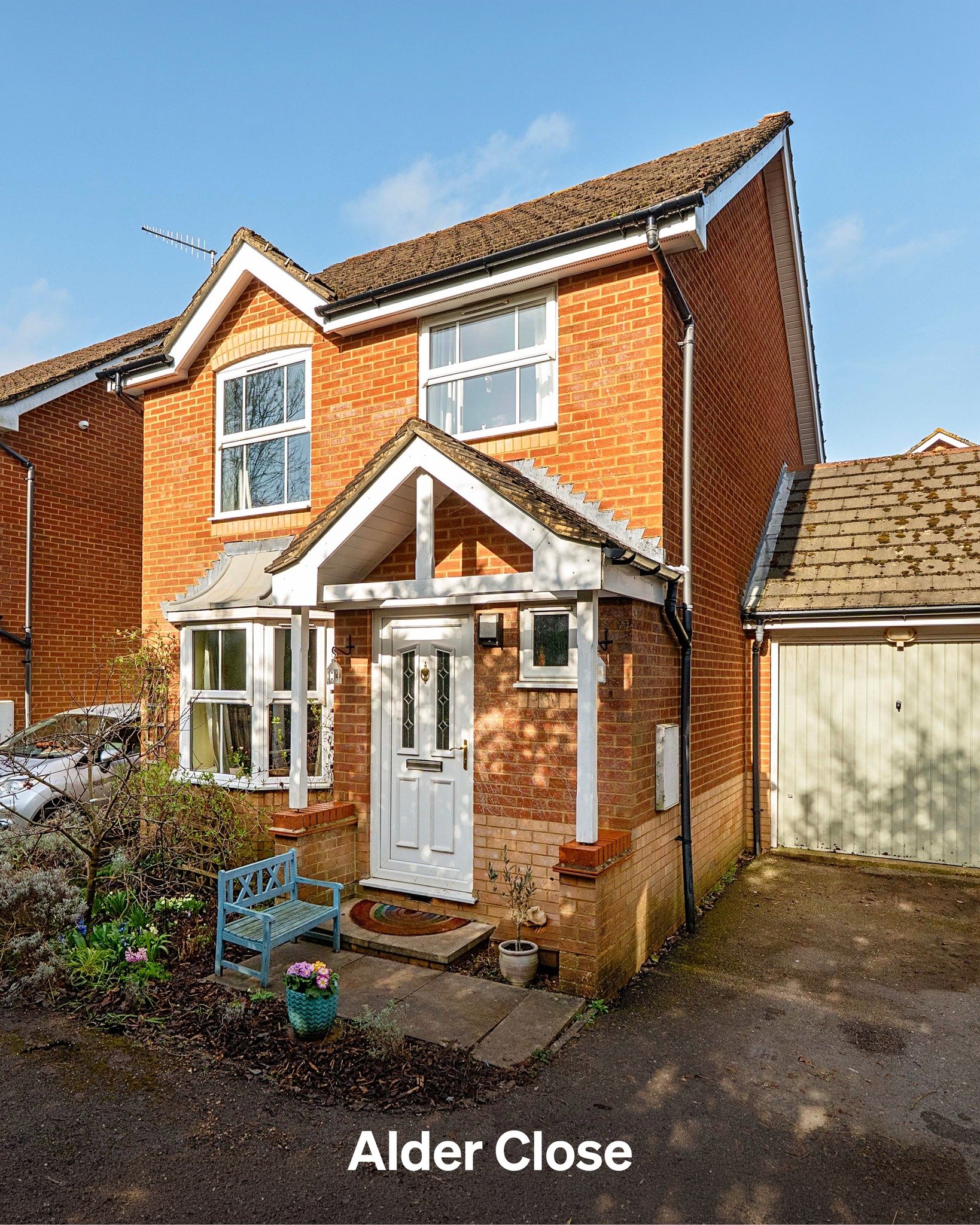 #ForSale Located within a private cul-de-sac in the desirable village of Colden Common, this well-presented three-bedroom link-detached home offers an excellent balance of peaceful semi-rural living with convenient access to nearby city centres. The 
