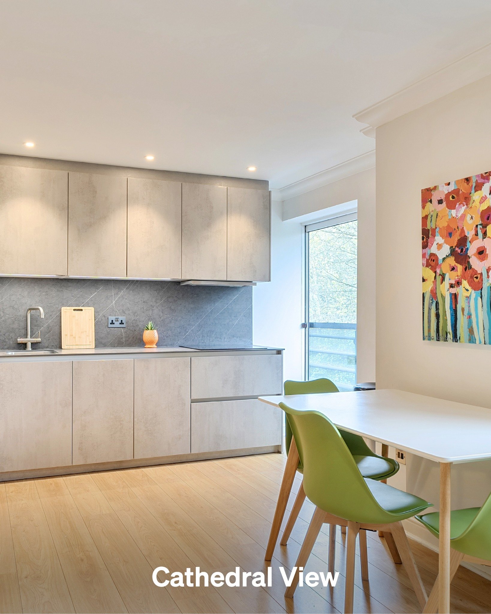 #ForSale Situated in a sought after area just a short stroll from Winchester&rsquo;s historic city centre, this beautifully presented two bedroom apartment offers a superb opportunity for a ready to move into home with minimal effort required.

📍 Ca