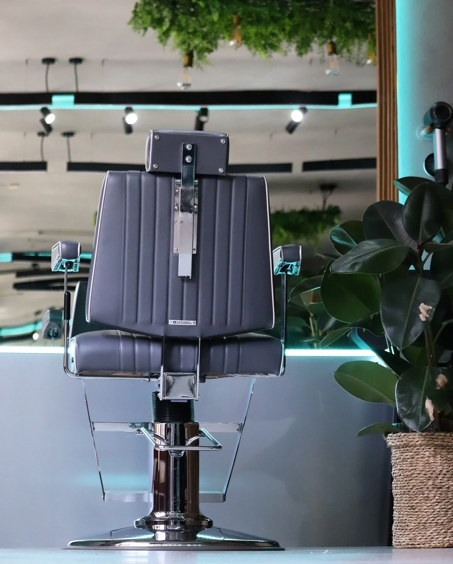 Limon Studio Hair Barbers Winchester Dybles Estate Agent 3.webp