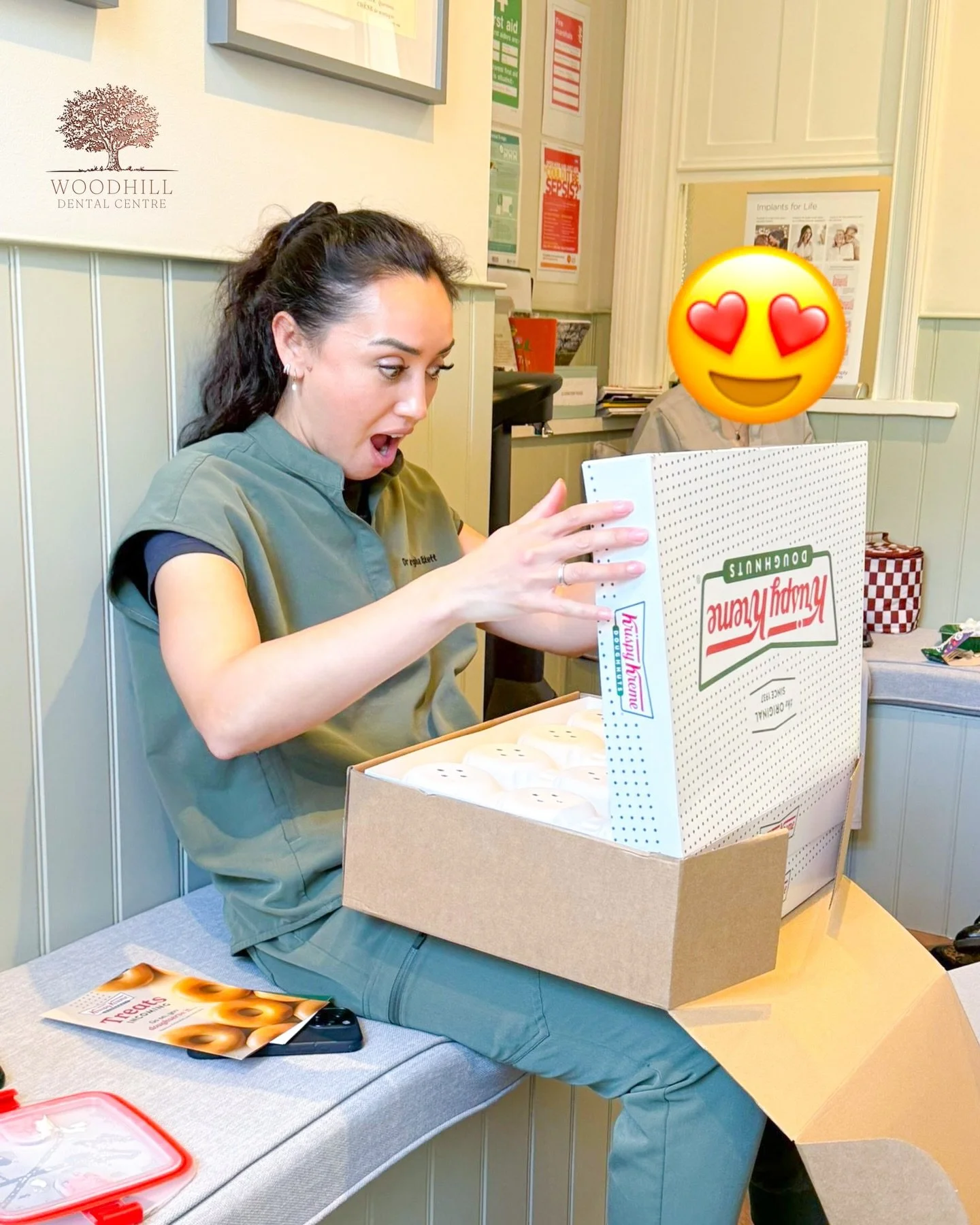 Even dentists enjoy a sweet treat now and again 🍩🦷 Everything in moderation, of course 😉

Dr Georgina Pickett&rsquo;s face says it all! 

#TeamTreat #WorkLifeBalance #DentalLife #SweetTreats #MayfieldDentist