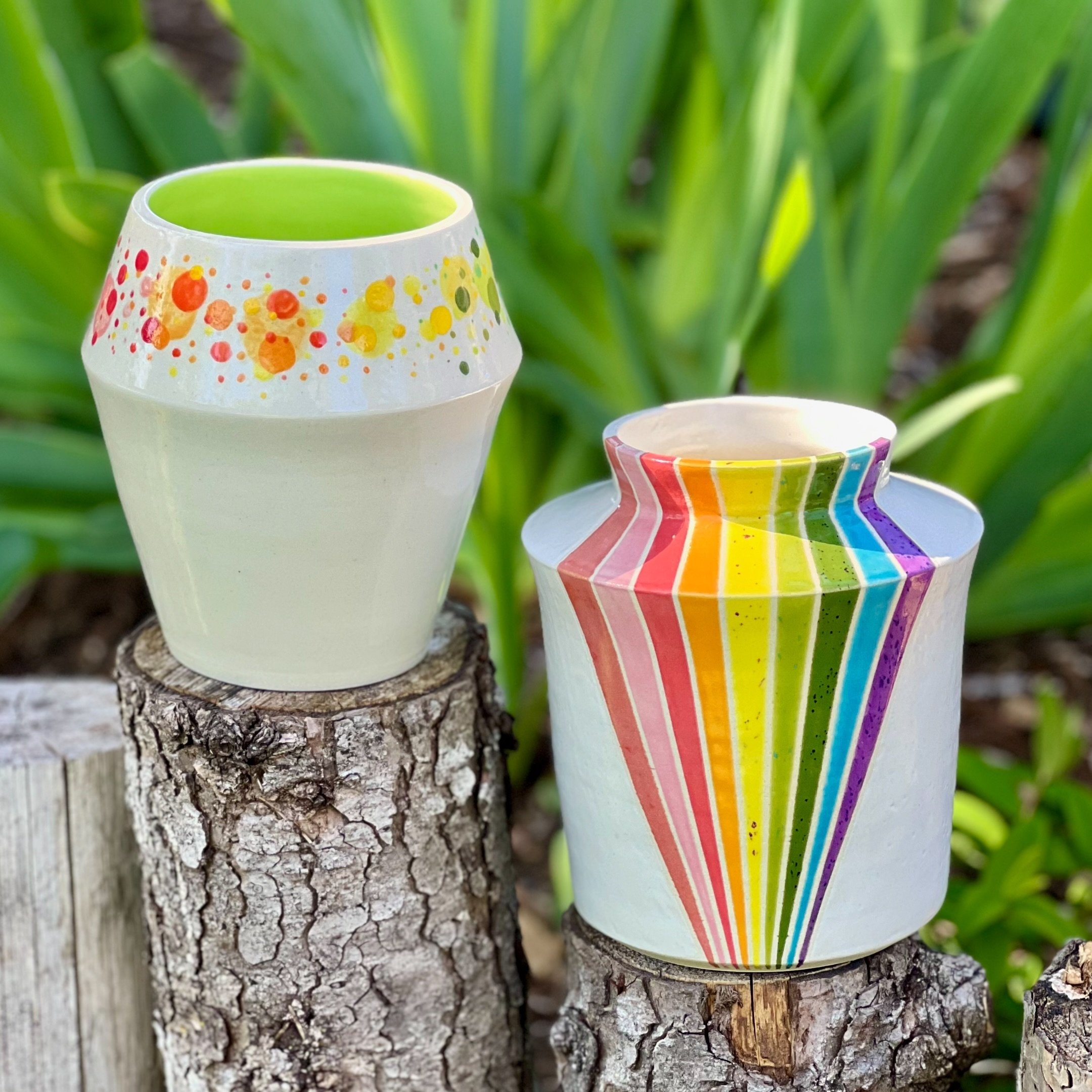 These two beauties are heading out to their new home today! I absolutely love these two large vases and hope they bring joy to their new family. 🌈💖
.
.
.
.
.
#RainbowPottery #RainbowCeramics #RainbowVase #ColorfulPottery #ColorCeramics #ColorfulVas
