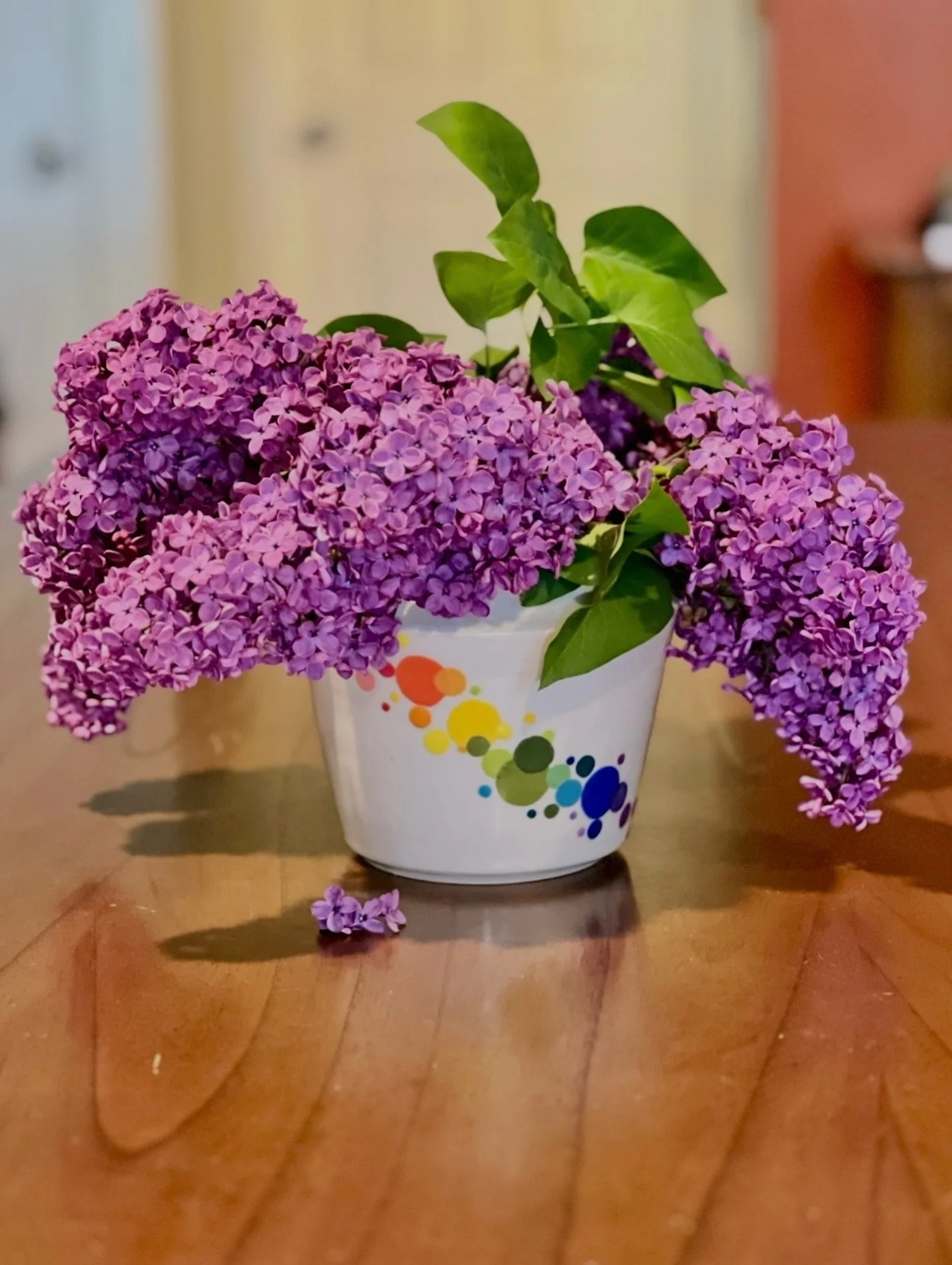 💜 It&rsquo;s lilac season here in Seattle and I couldn&rsquo;t help but clip a few lilacs off for this colorful vase. Lilacs always make me think of my grandma because they were her favorite. I have a few beautiful vases available if you want to gif