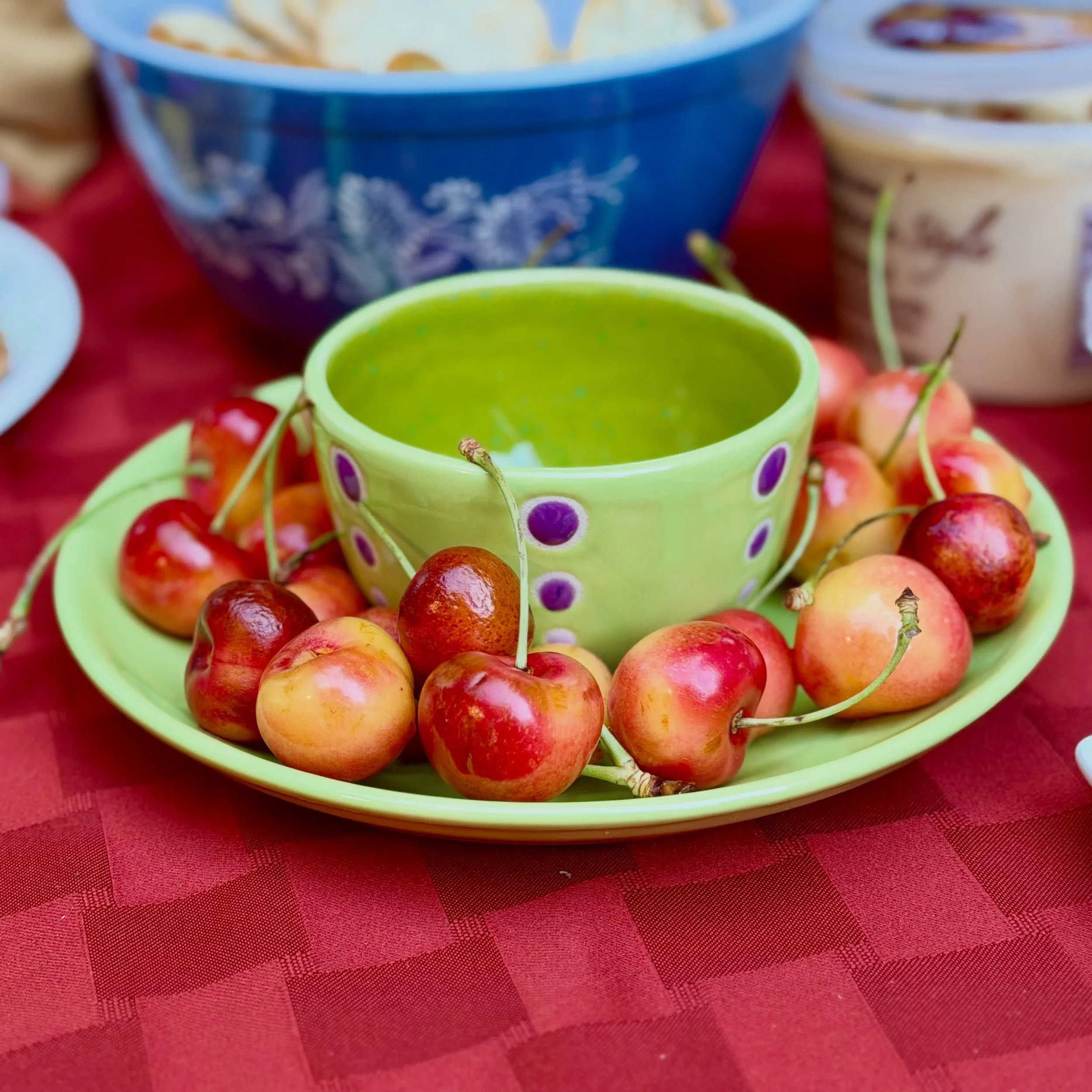 With Summer coming to an end soon, I couldn&rsquo;t help but think about all the fun times I had getting together with friends. 🥰 One of my favorite things about living in Washington state is when it&rsquo;s Rainier cherry season. 🍒😋 I got to bust