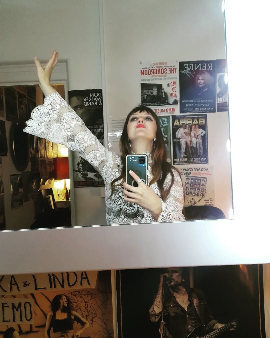 Hi, just popping by to show off the excellent sleeves on my top from the opshop and to also say that supporting @katiewestonmusic and her killer band last night was a total dream- thanks to everyone who came 🤩🥰😍

#backstage #memomusichall #livemus