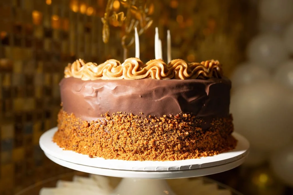 CARAMEL & CHOCOLATE CAKE (vegan)