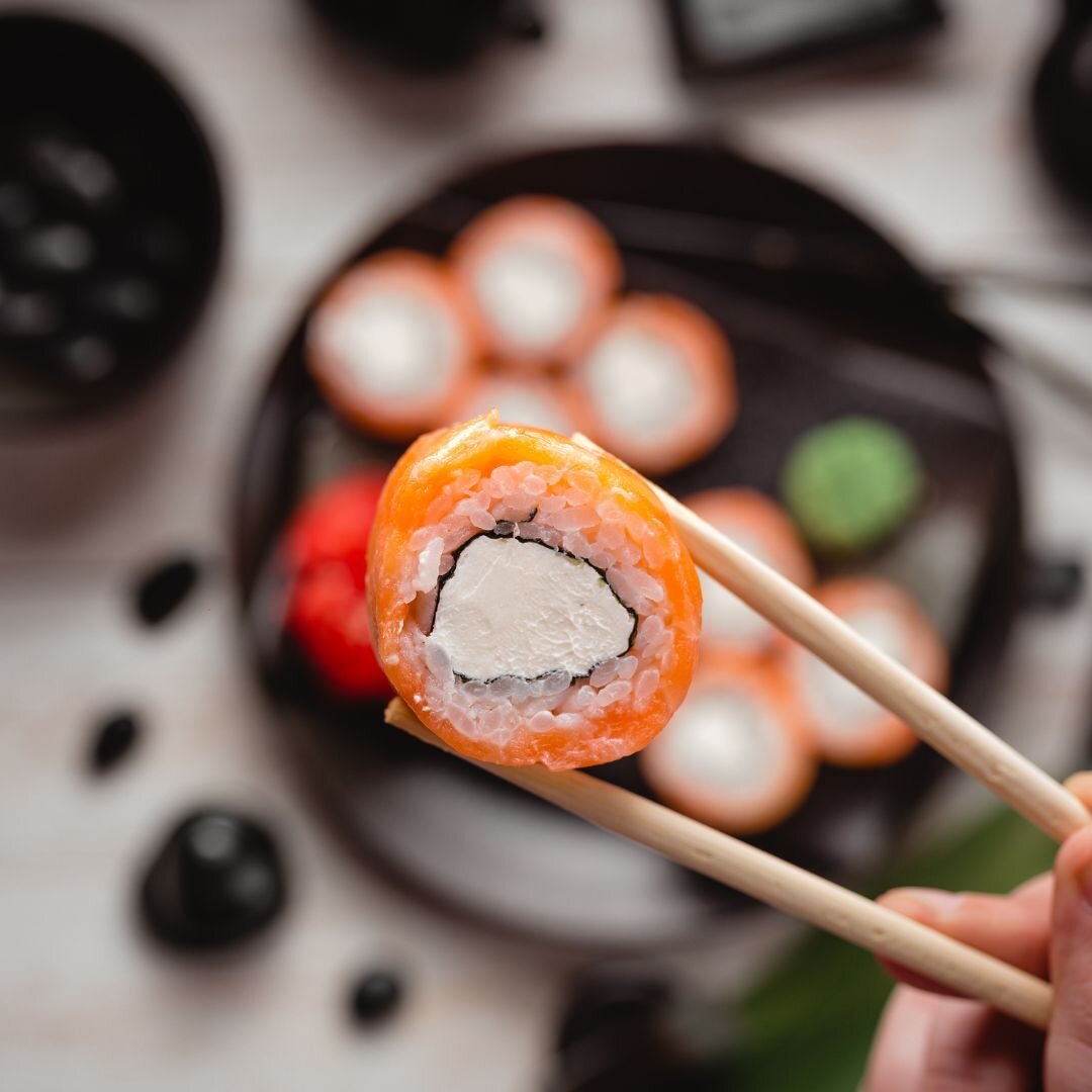 Satisfy your sushi craving at Sushi Bar and enjoy a maki roll or grilled box! 🍣
