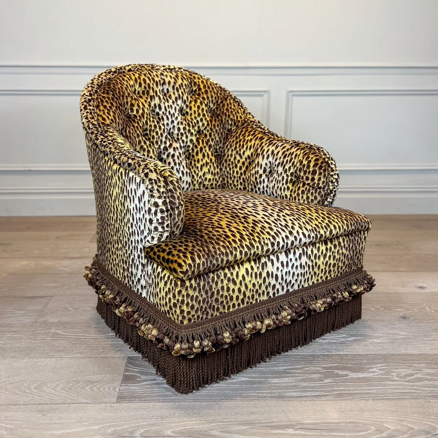 Brilliantly Bespoke...

Finished in the stunning &lsquo;Cheetah&rsquo; velvet by @jimthompson.fabrics and beautifully accented with not just one, but two @samuelandsons bullions, this bespoke armchair promises to be a true centrepiece!