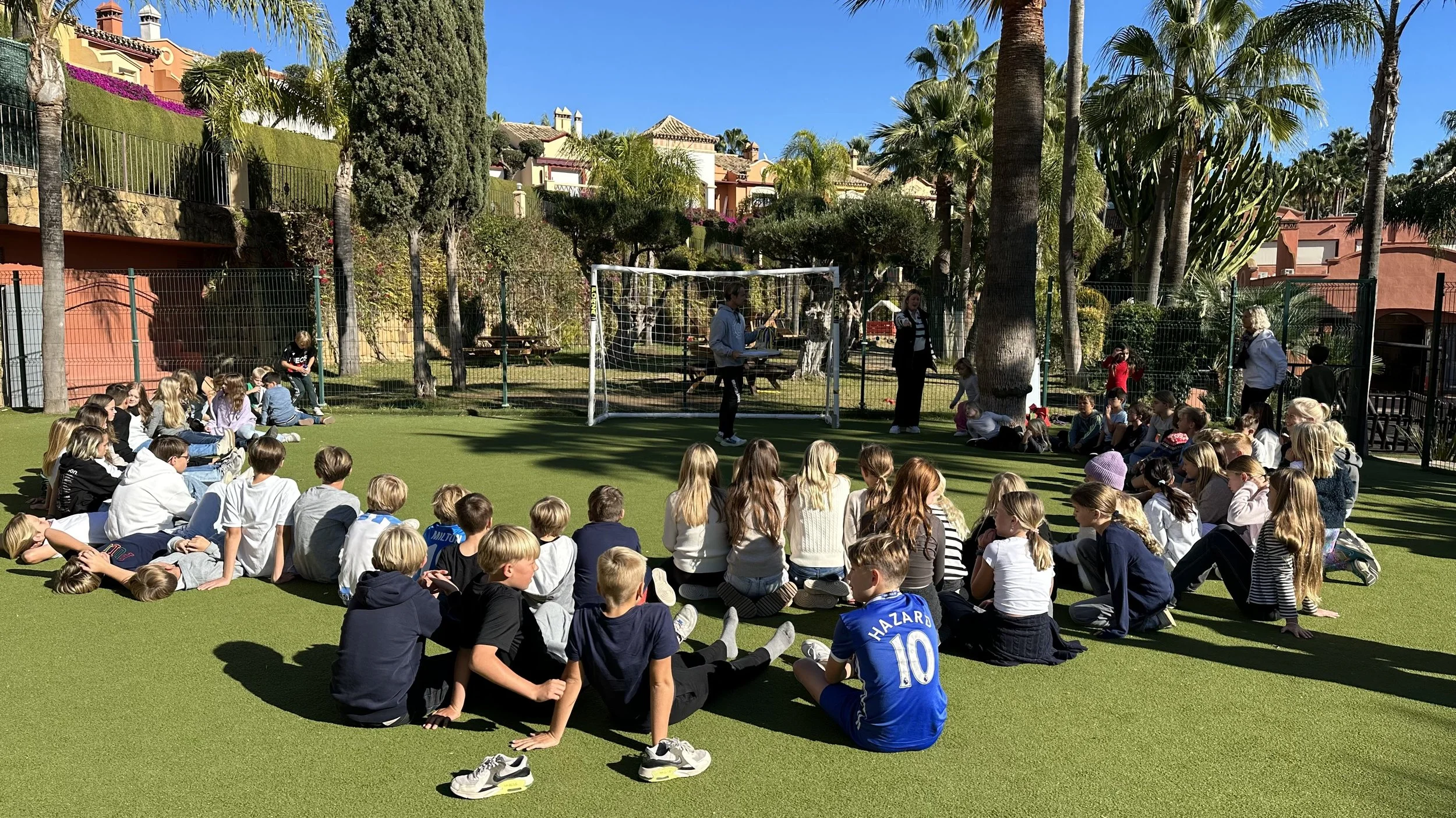 Skoltraditioner som skapar trygghet utomlands