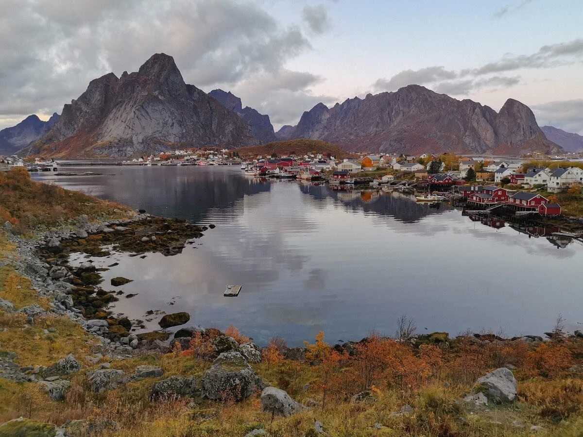 Au c&oelig;ur des Lofoten et des rorbuer 🏔
.
.
.
.
.
#Norway #ontheroad #inspiration #outdoor #worldtraveler