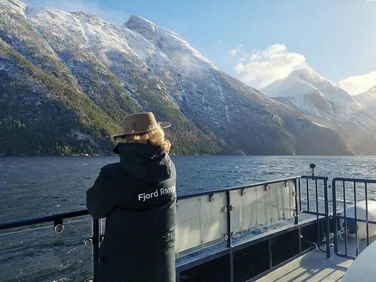 Croisière sur le Geirangerfjord, classé au patrimoine mondial de l’UNESCO
.
.
.
.
.
#Norway #Norvège #Nature #Paysage #Landcape #Voyage #Travel #Wanderlust #Beautifuldestination #Scandinavie #Norge #Bestofnorway #geiranger